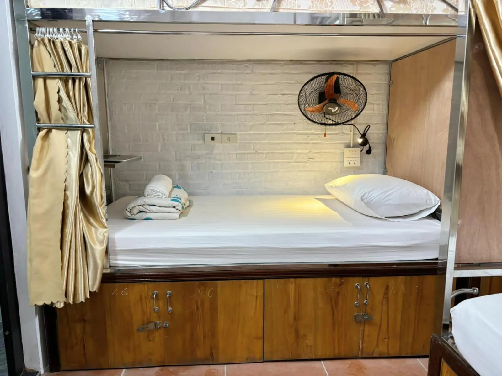 bunk bed in Tam Coc Golden Sky Homestay