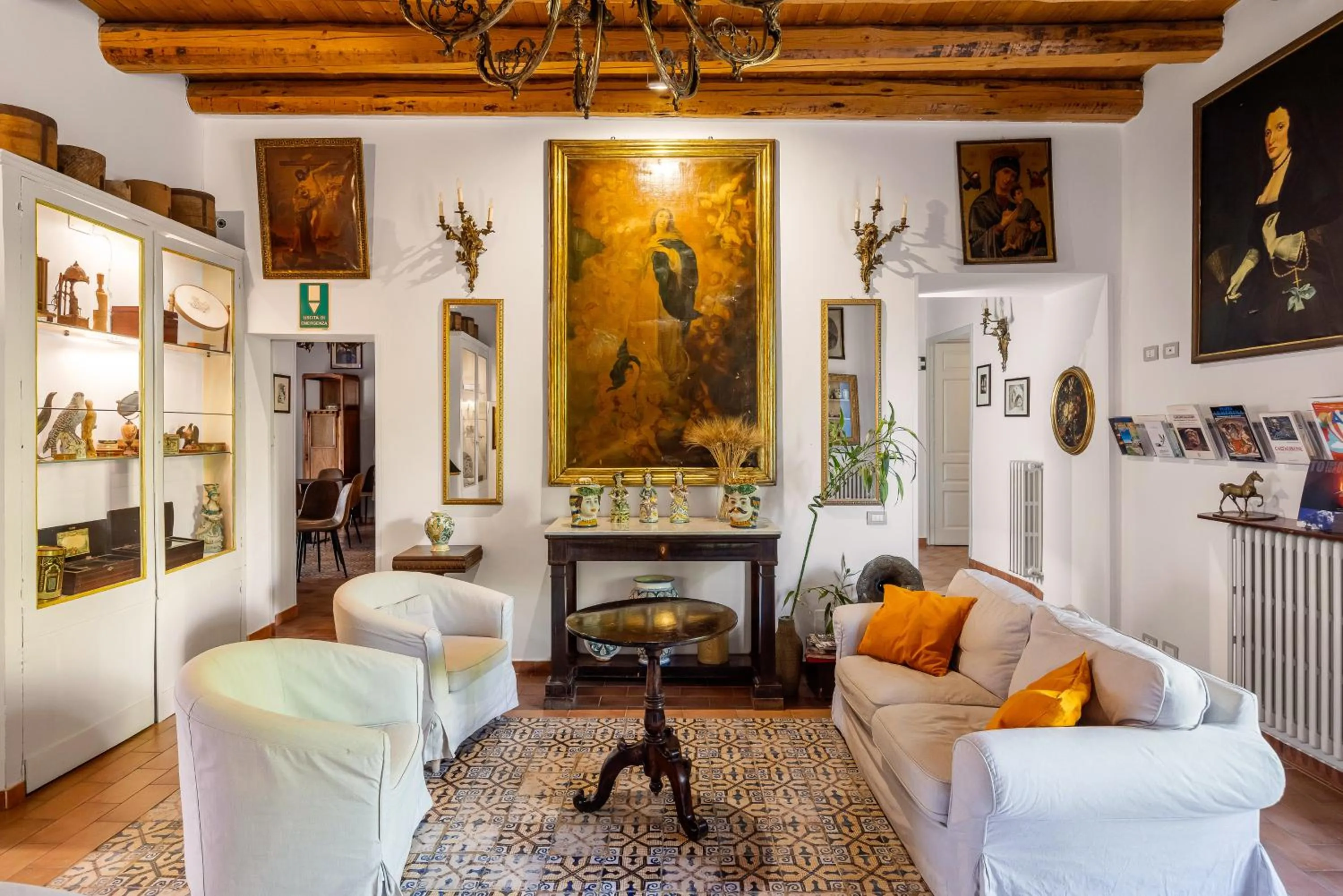 Lobby or reception in Villa Trigona