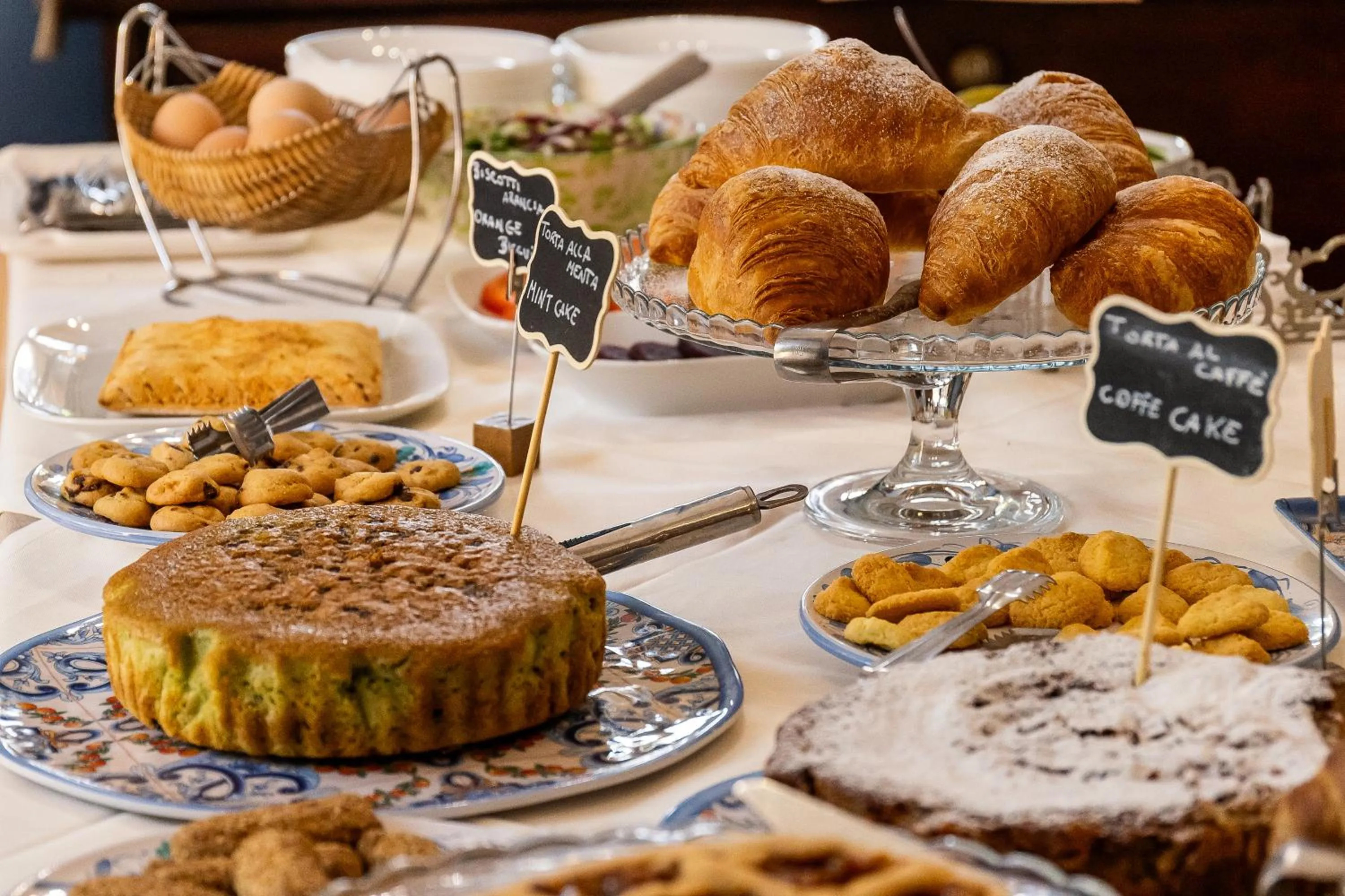 Breakfast in Villa Trigona