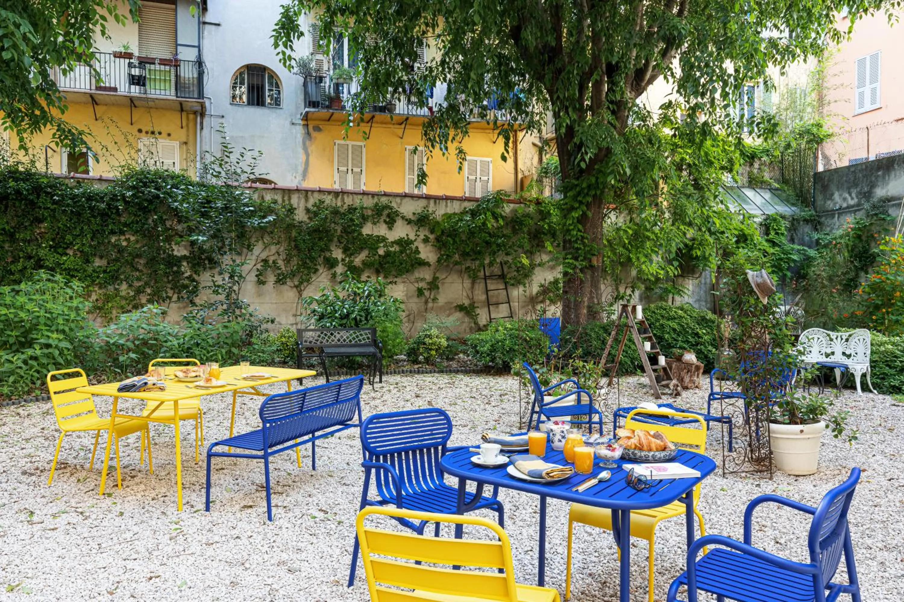 Garden in L'Abeille - Boutique Apartments