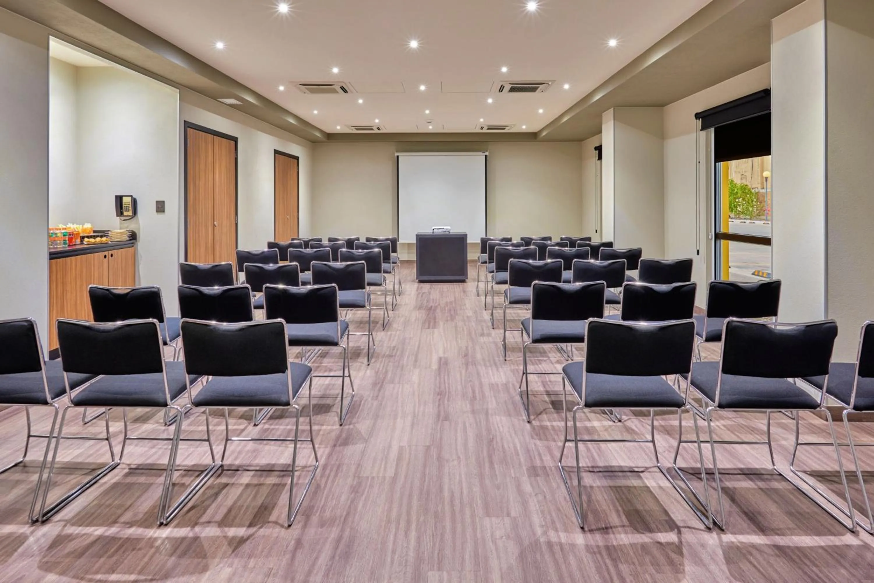 Meeting/conference room in City Express by Marriott Tapachula