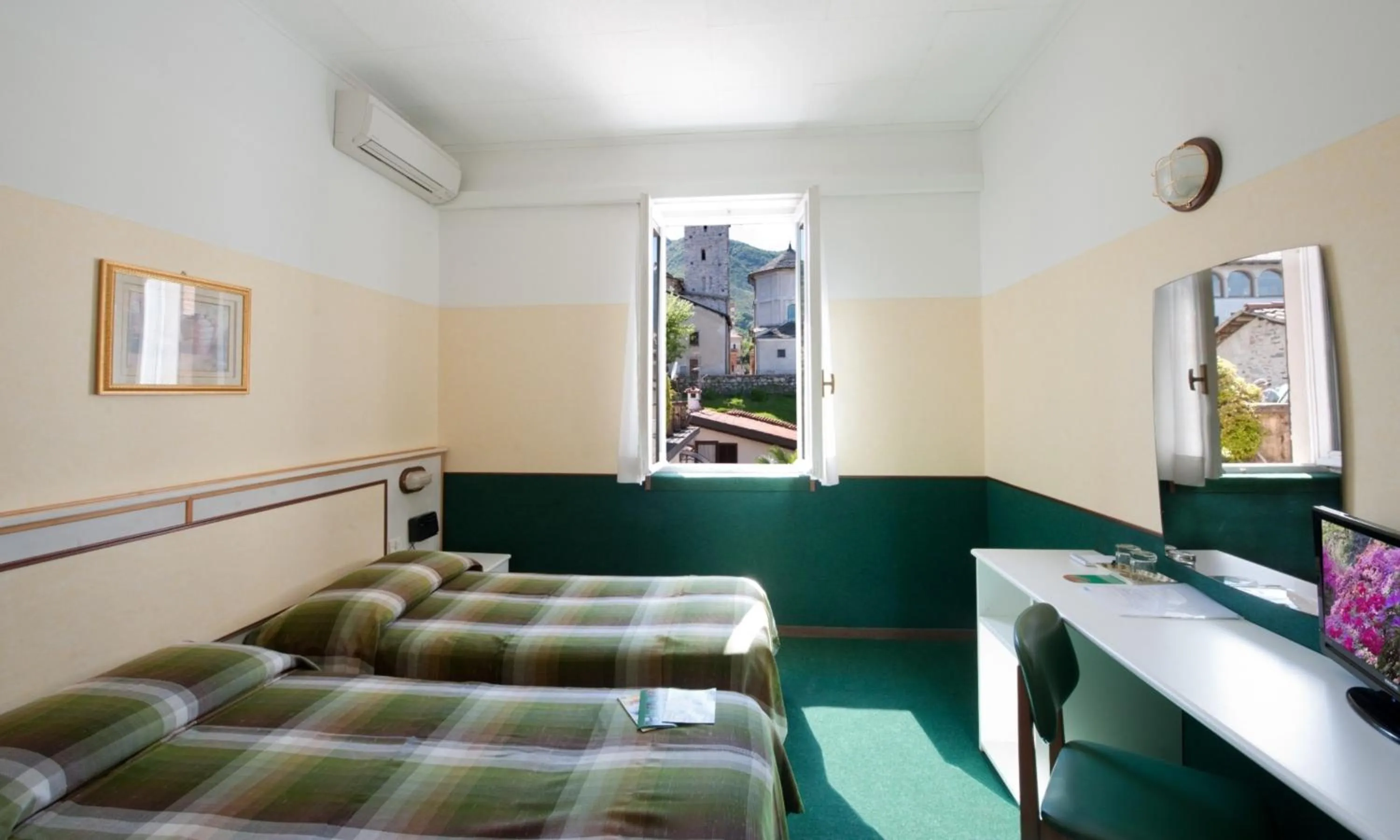 Photo of the whole room, Bed in Hotel Eden