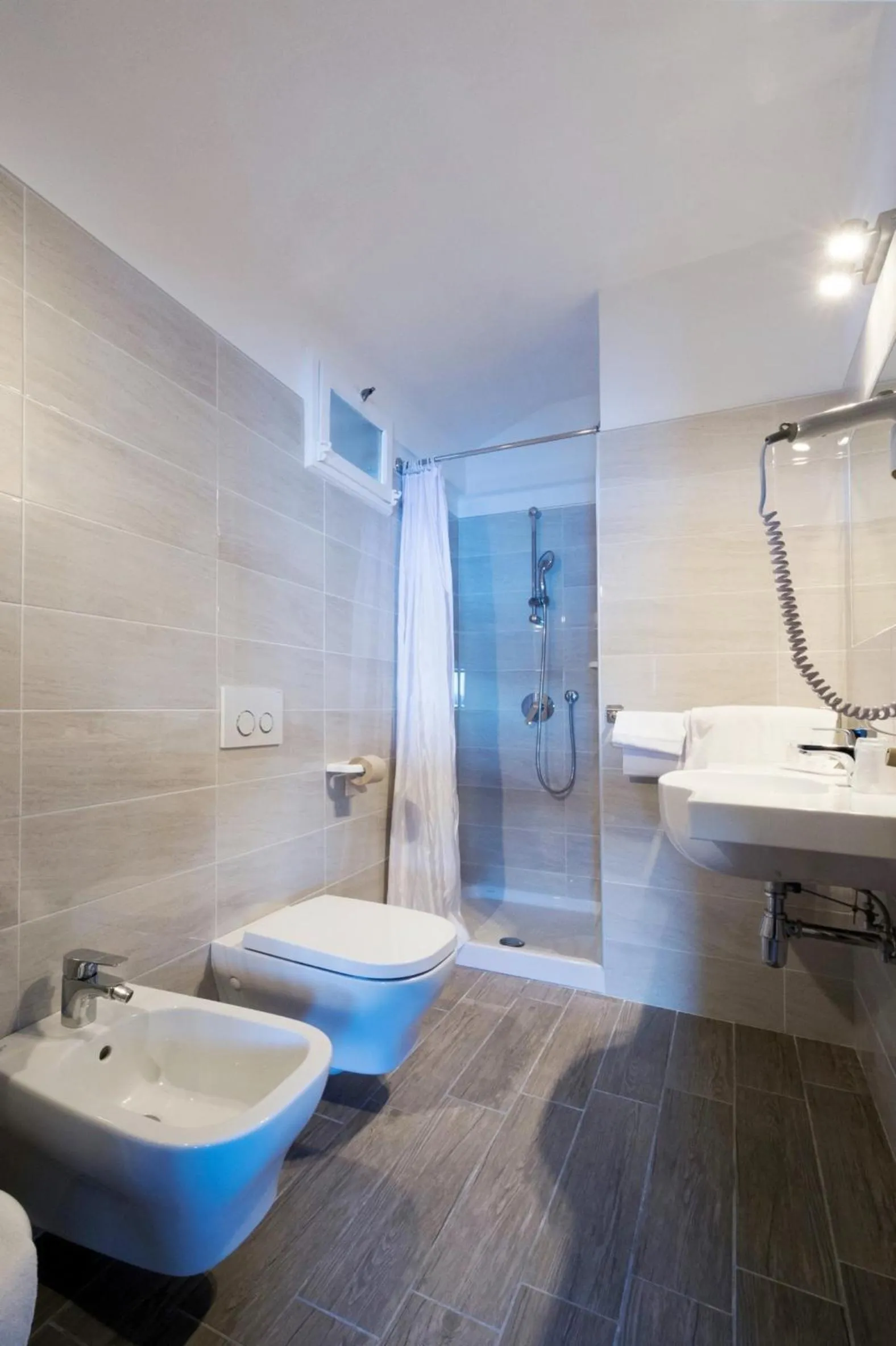 Shower in Hotel Eden