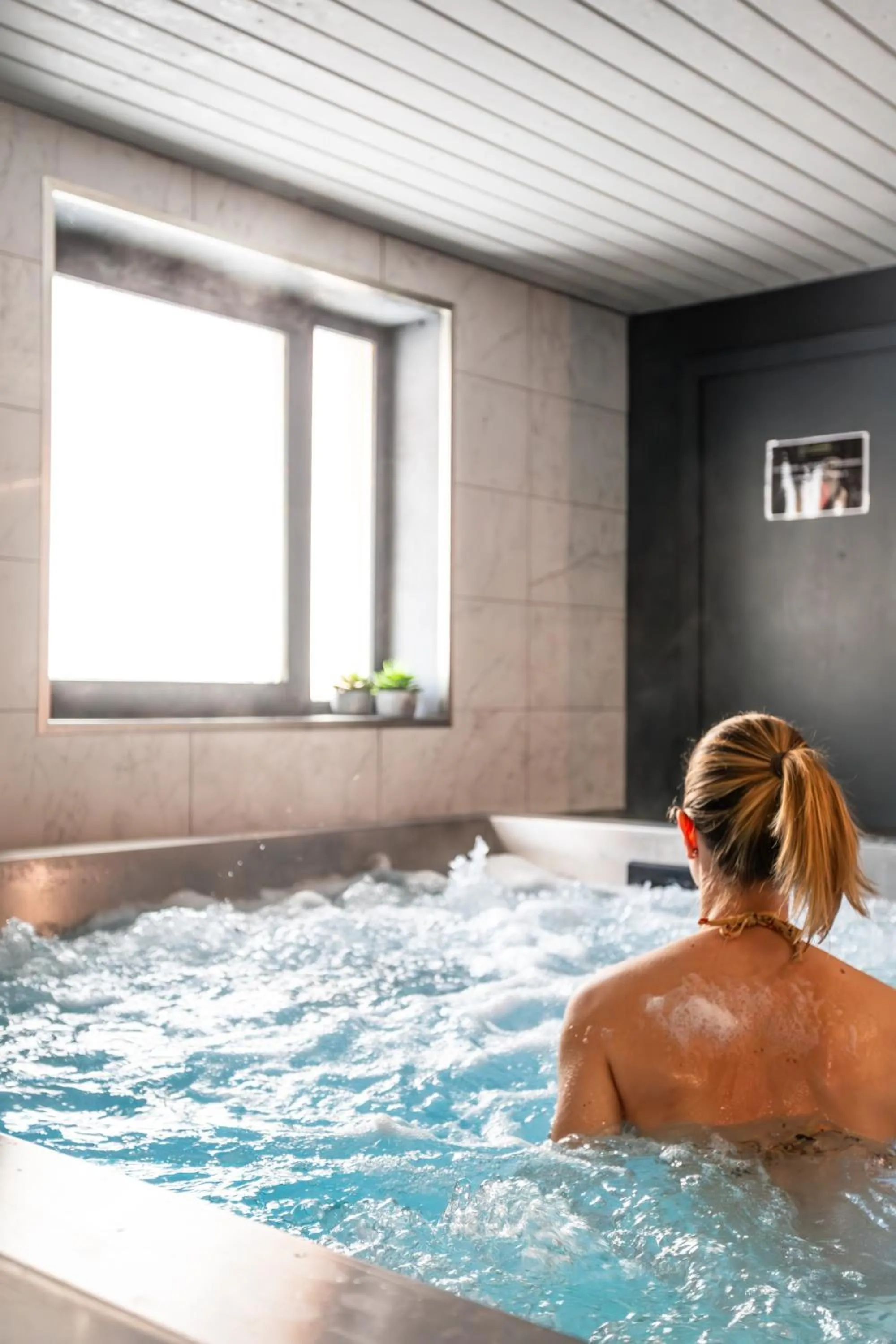 Hot Tub in Hôtel Le Levanna by Les Etincelles