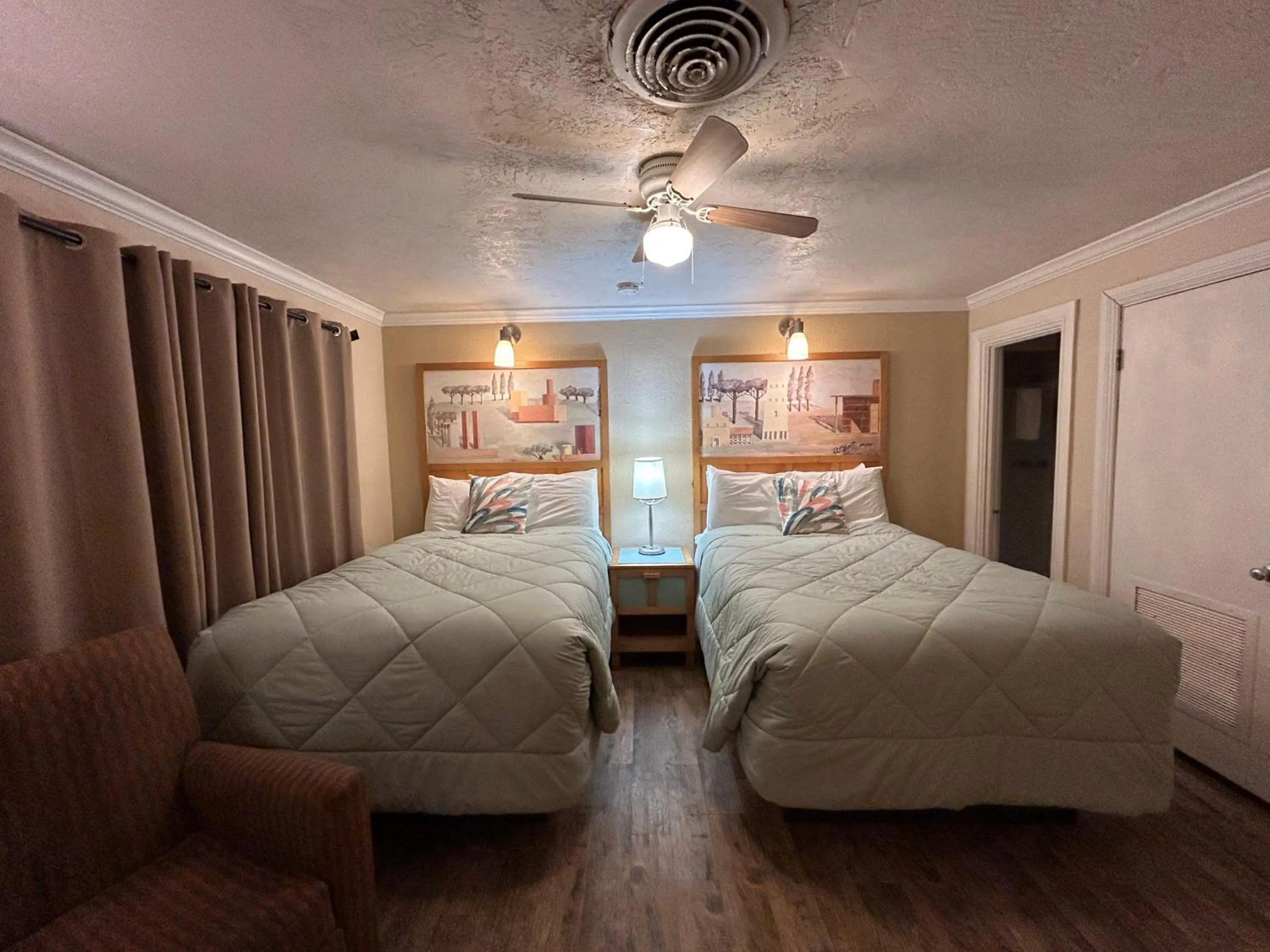 Bed in Sea Vista Motel