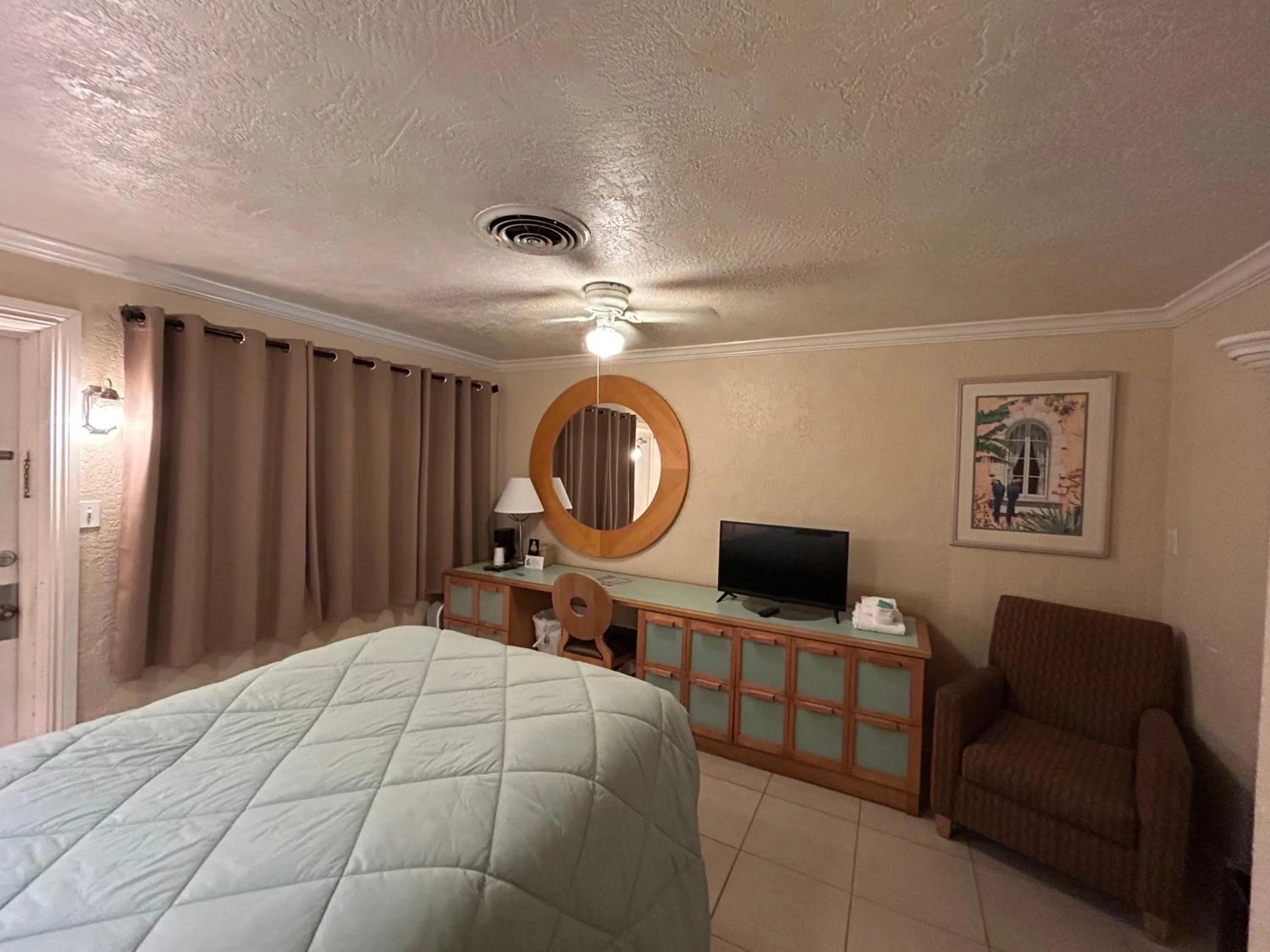 Bed in Sea Vista Motel