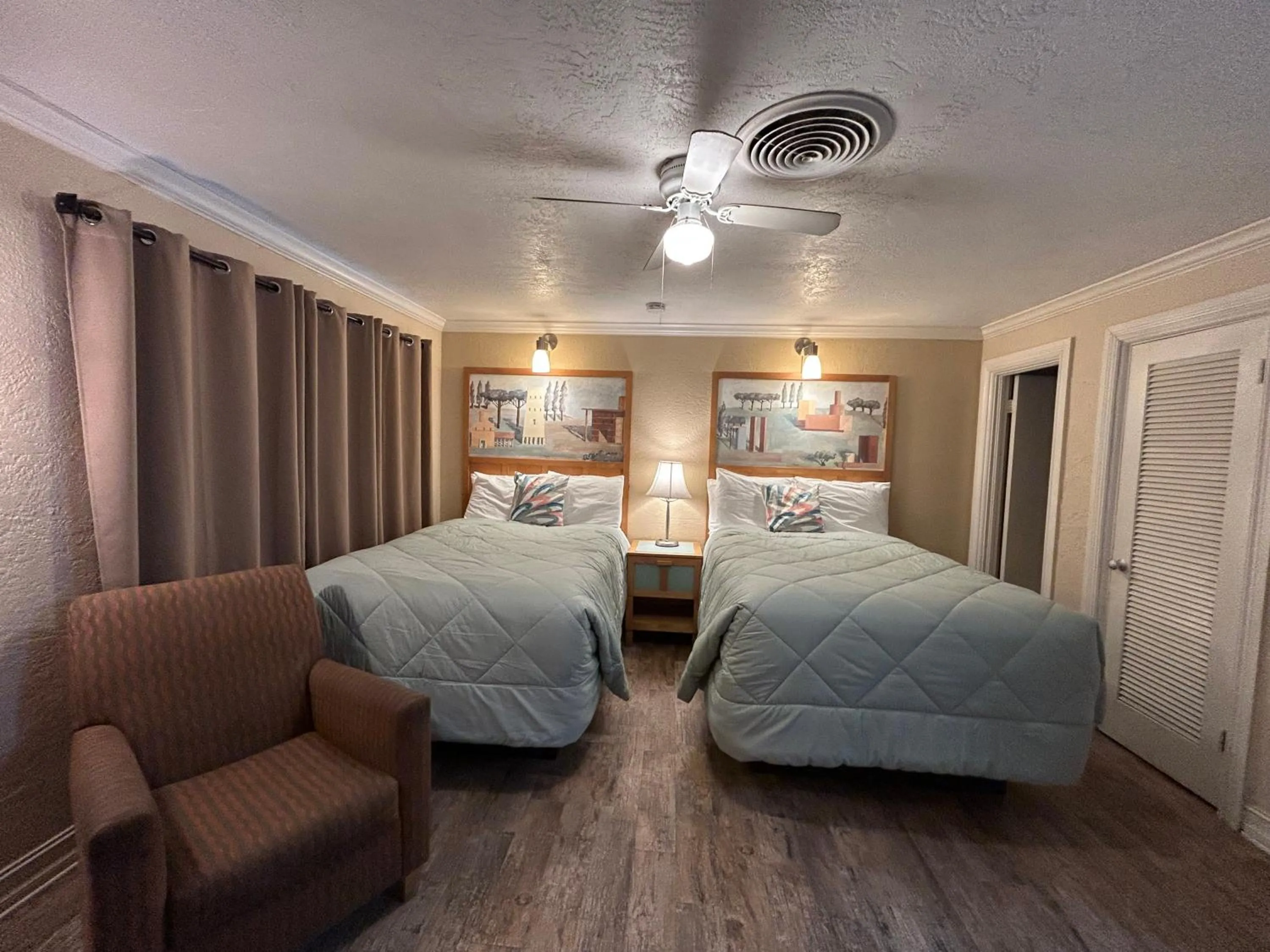 Bed in Sea Vista Motel