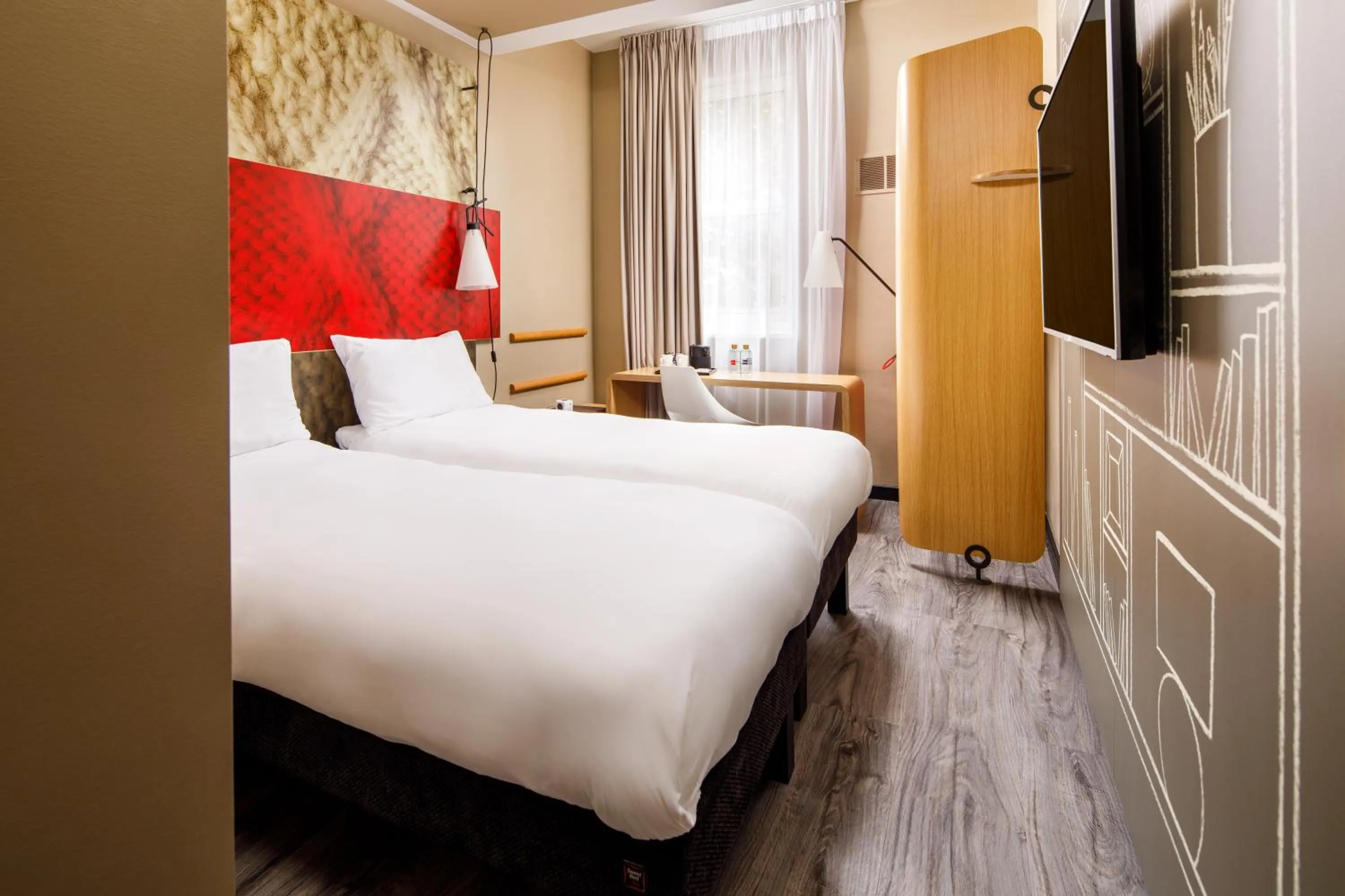 Photo of the whole room, Bed in ibis London Greenwich