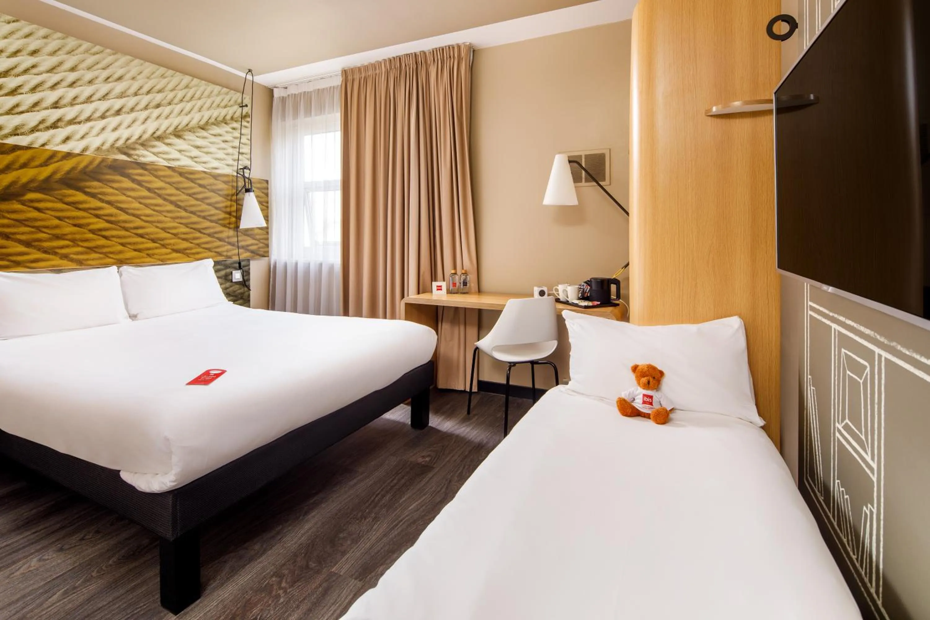 Photo of the whole room, Bed in ibis London Greenwich