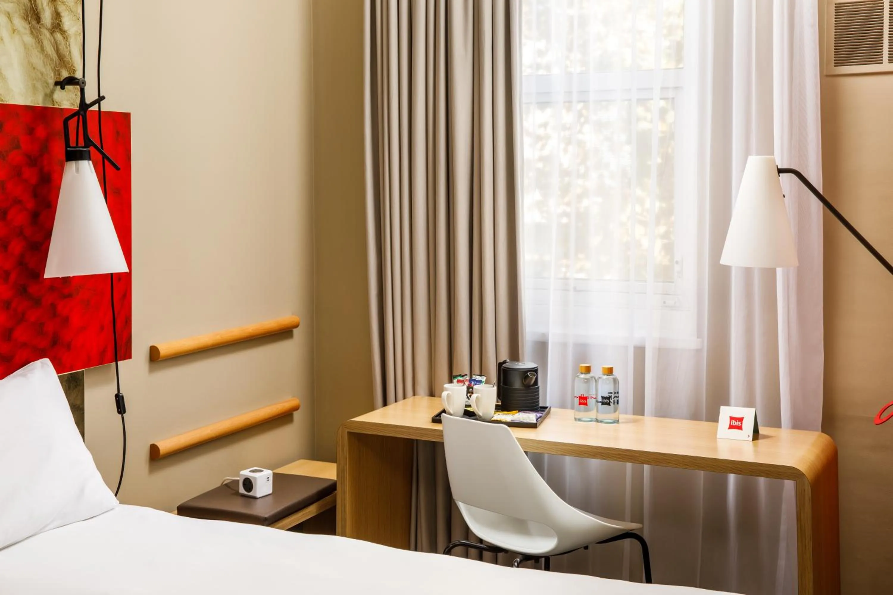 Bedroom, Bed in ibis London Greenwich