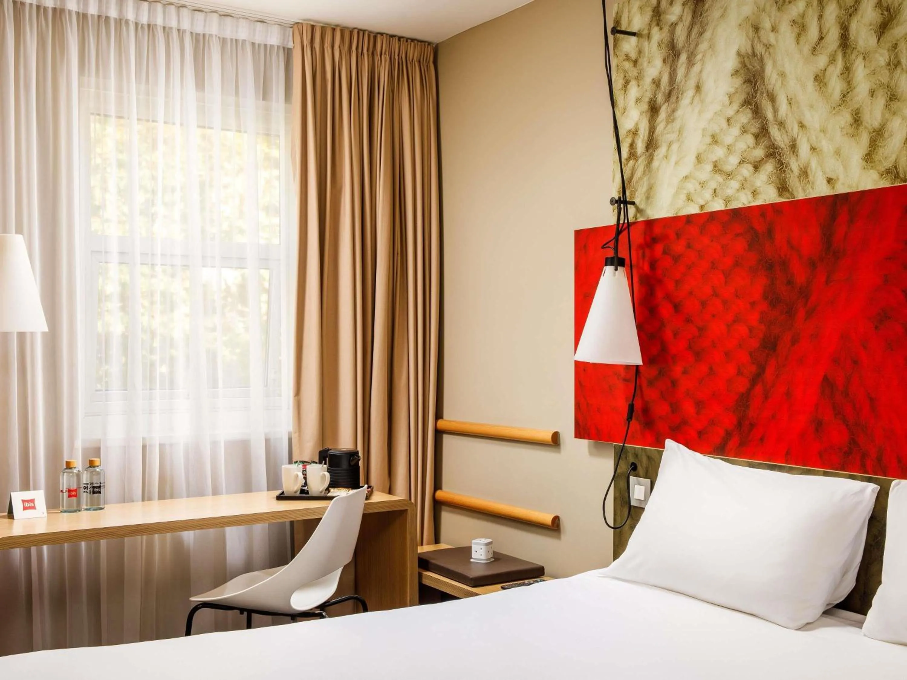 Bedroom, Bed in ibis London Greenwich