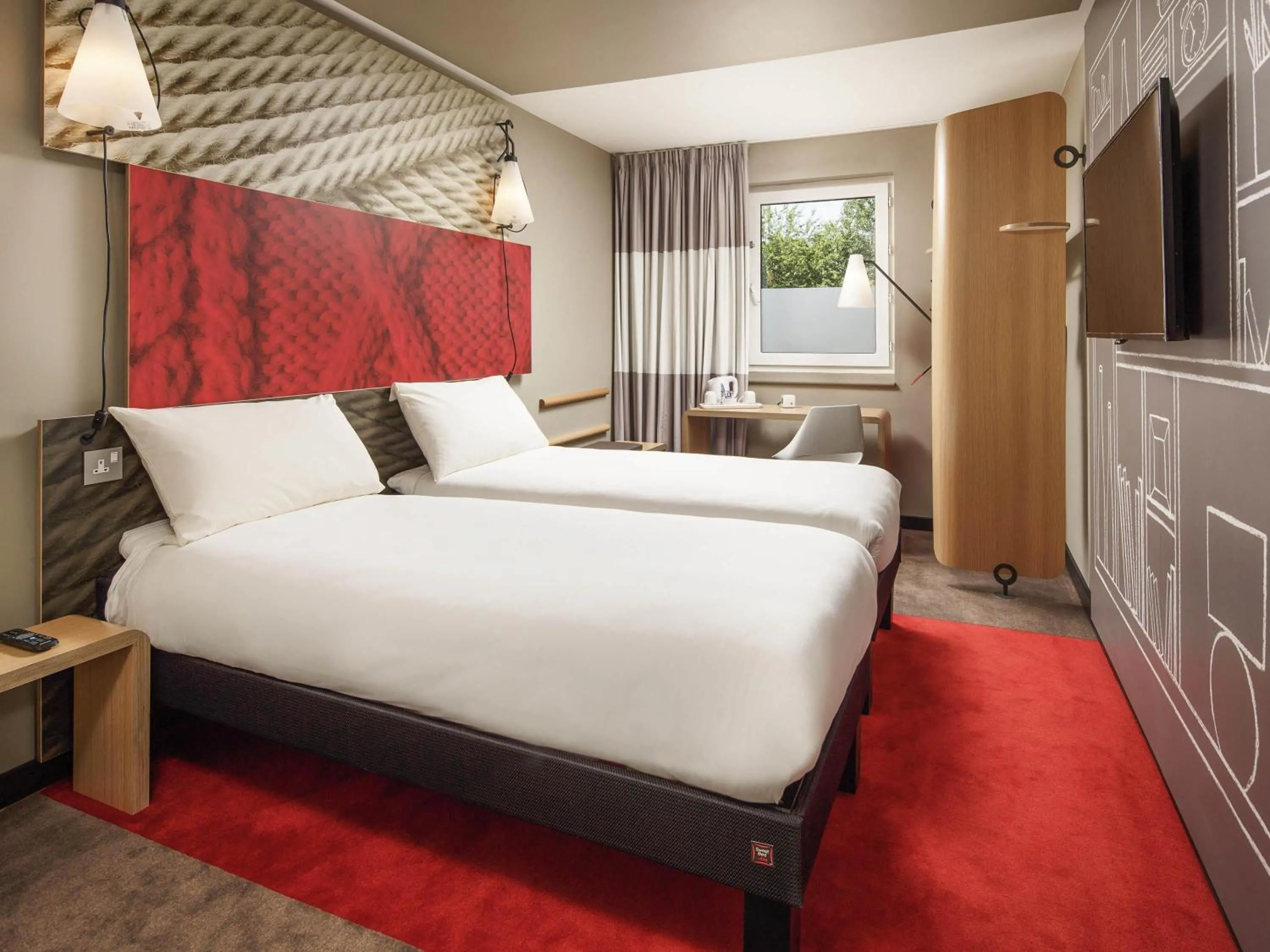 Bedroom, Bed in ibis London Stratford