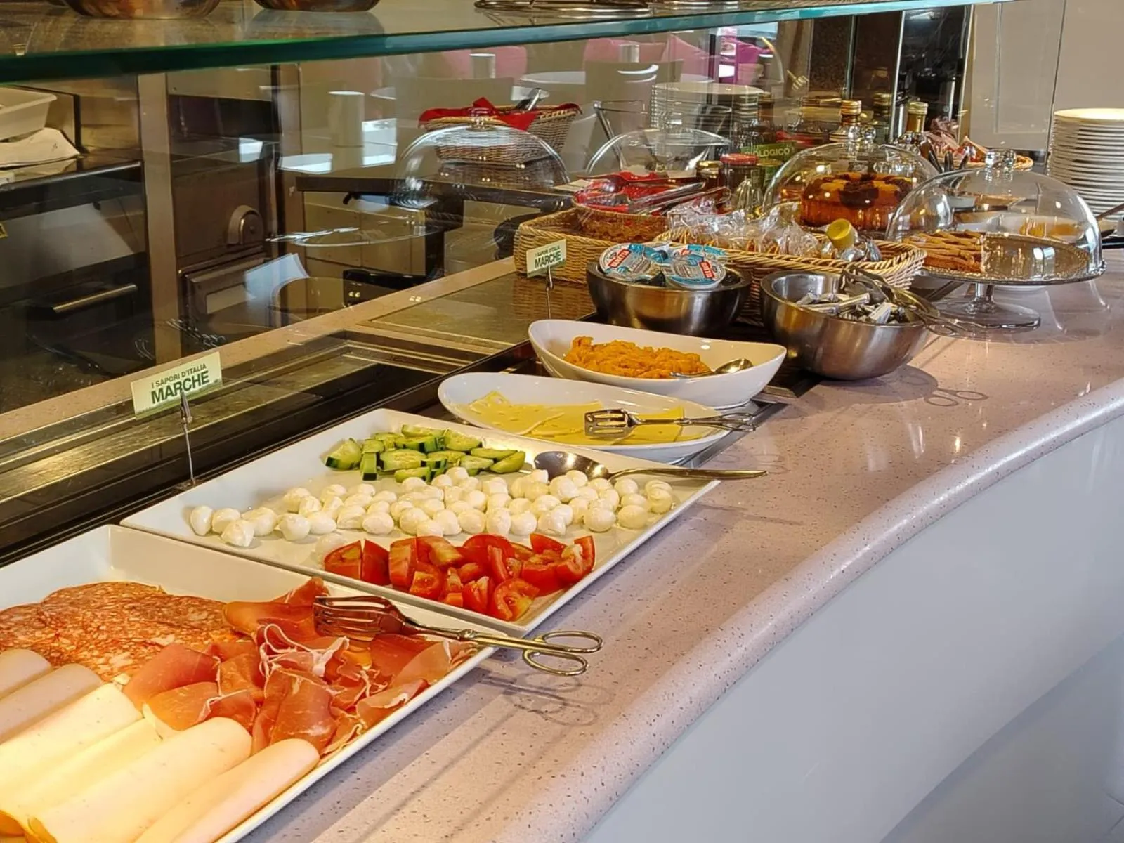 Lounge or bar in La Locomotiva Rooms