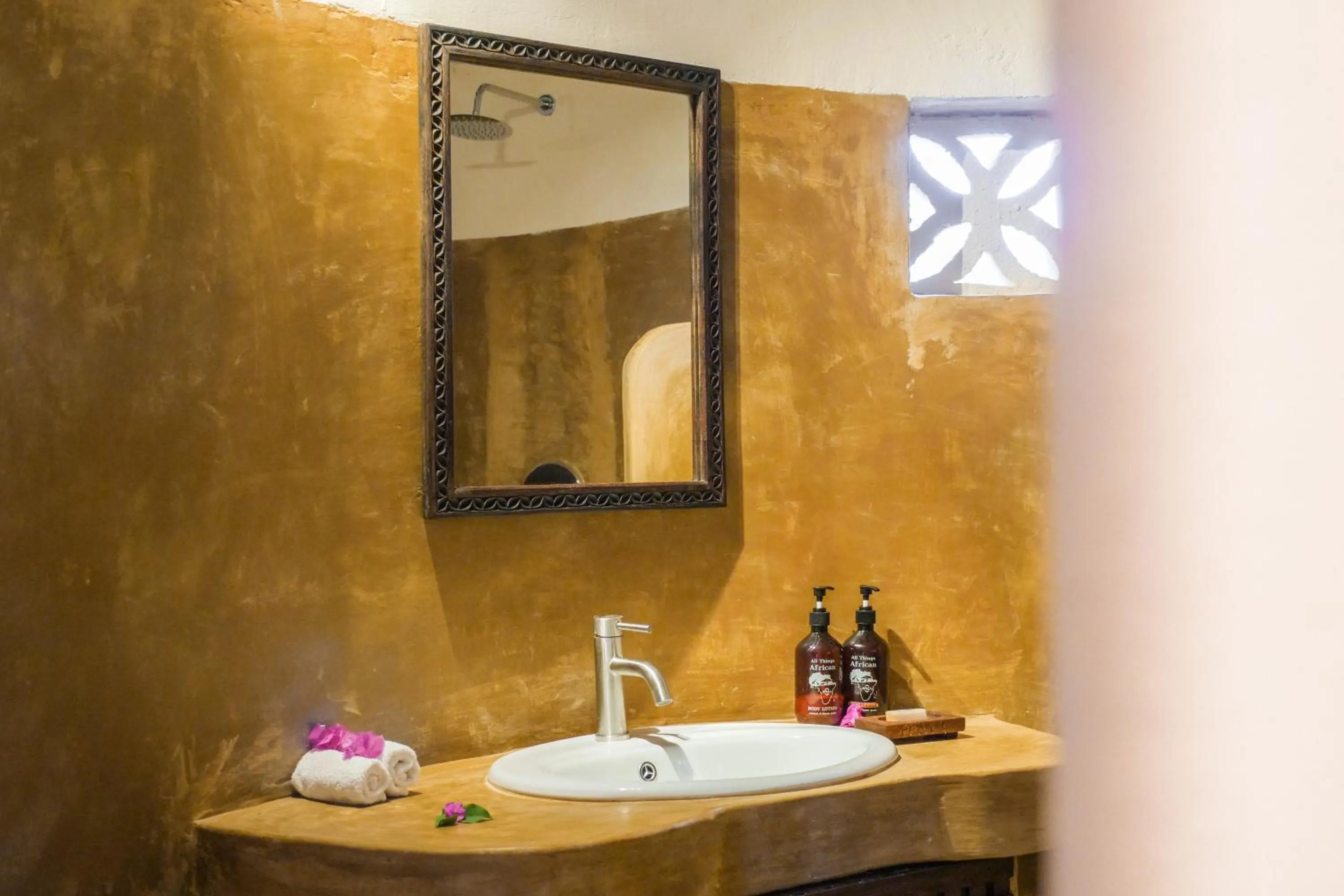 Shower in Zanzibar Pearl - Boutique Hotel & Villas
