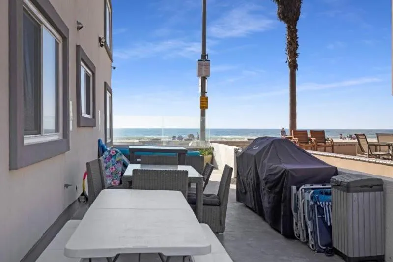 Property building in 120-Oceanfront Penthouse 5