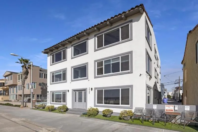 Property building in 120-Oceanfront Penthouse 5