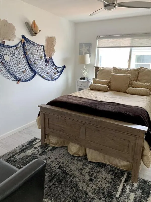 Property building, Bed in 120-Oceanfront Penthouse 5