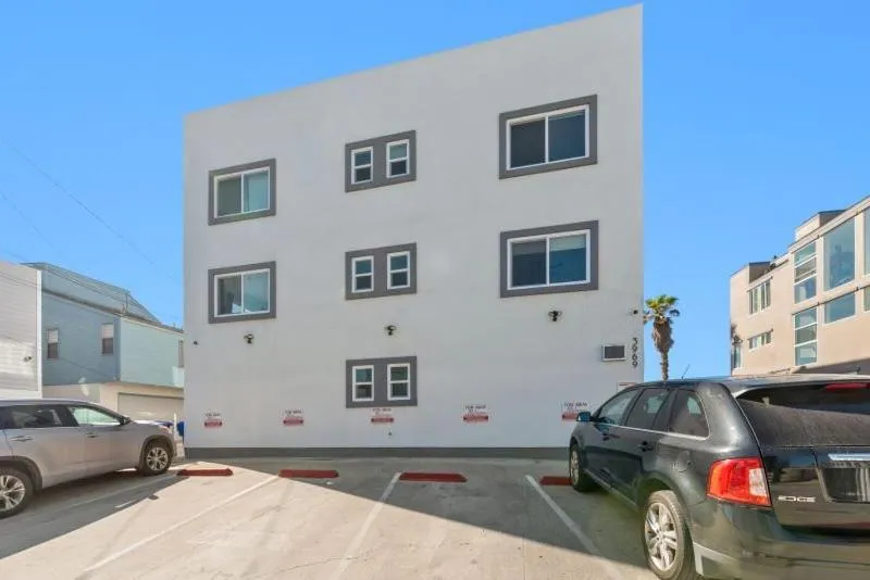 Property building in 120-Oceanfront Penthouse 5