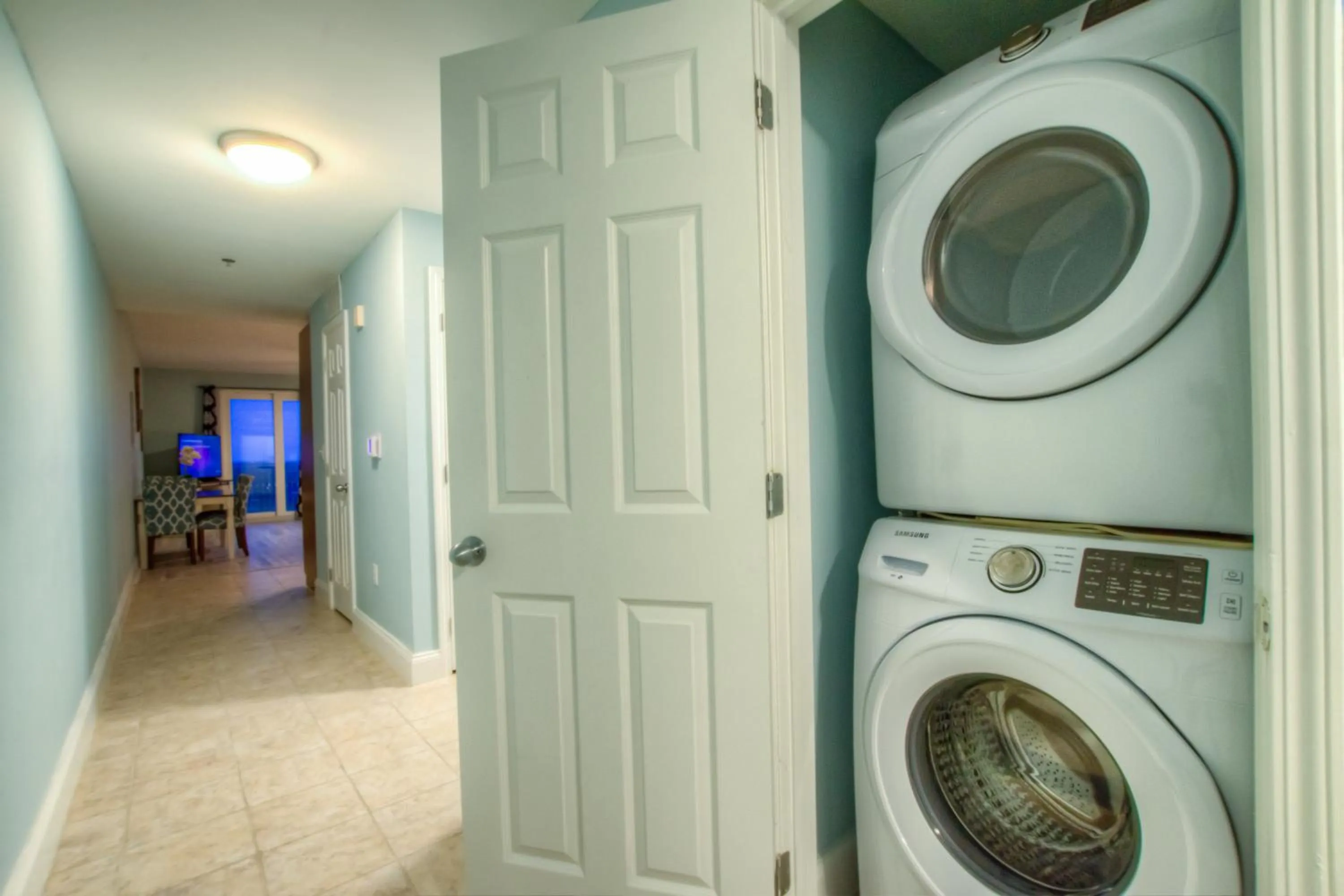 Laketown Wharf 1135 By Aneliya