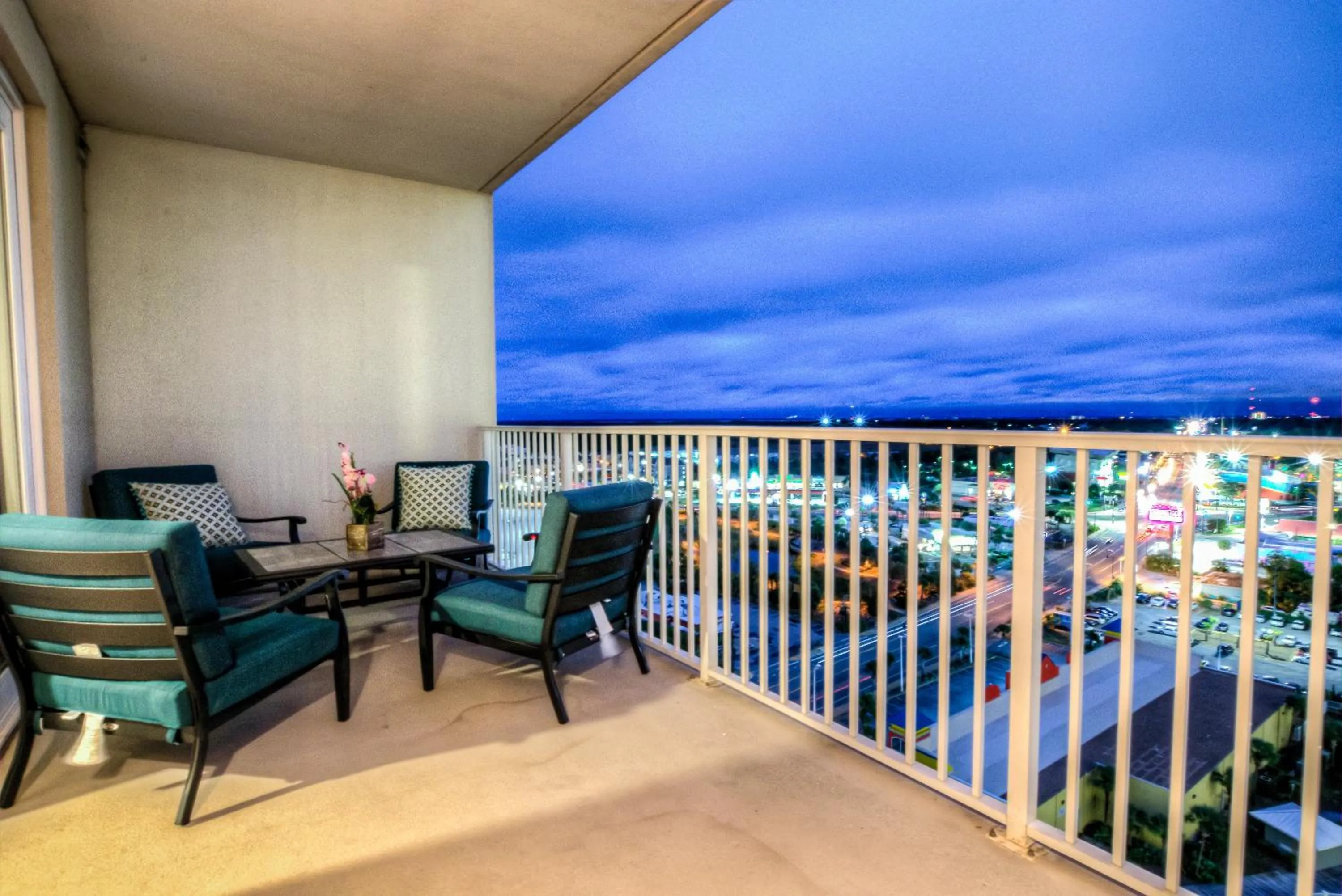 Laketown Wharf 1135 By Aneliya