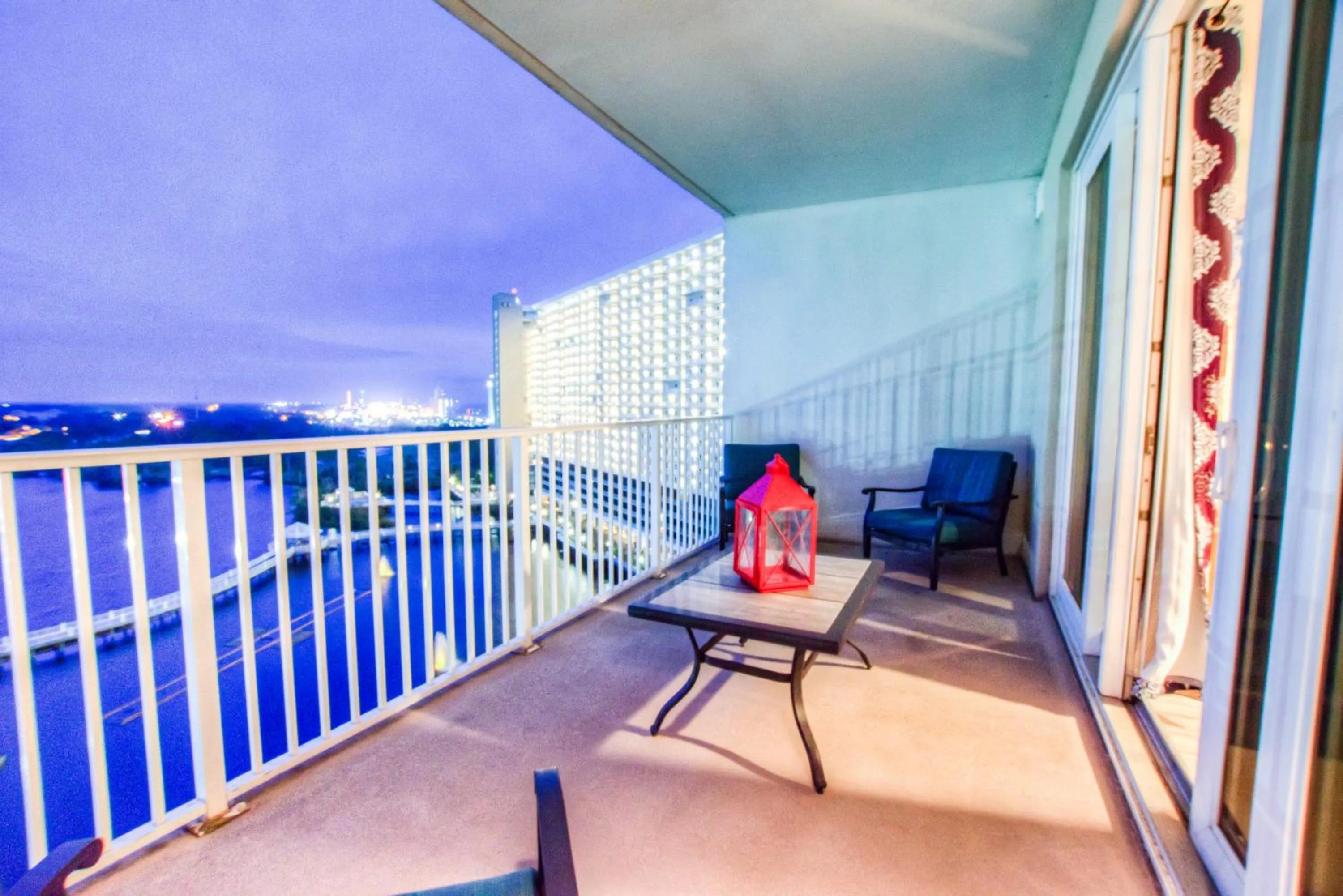 Laketown Wharf 1135 By Aneliya