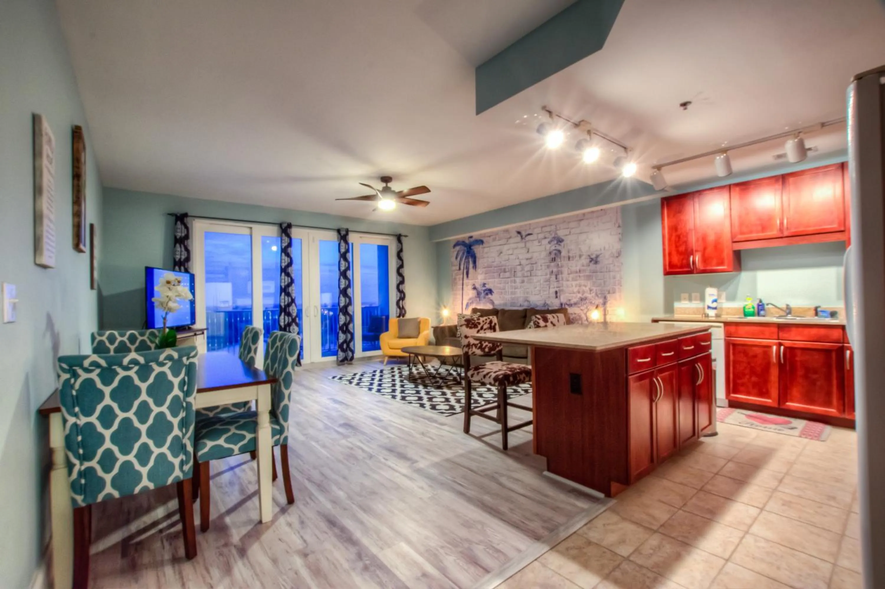 Laketown Wharf 1135 By Aneliya