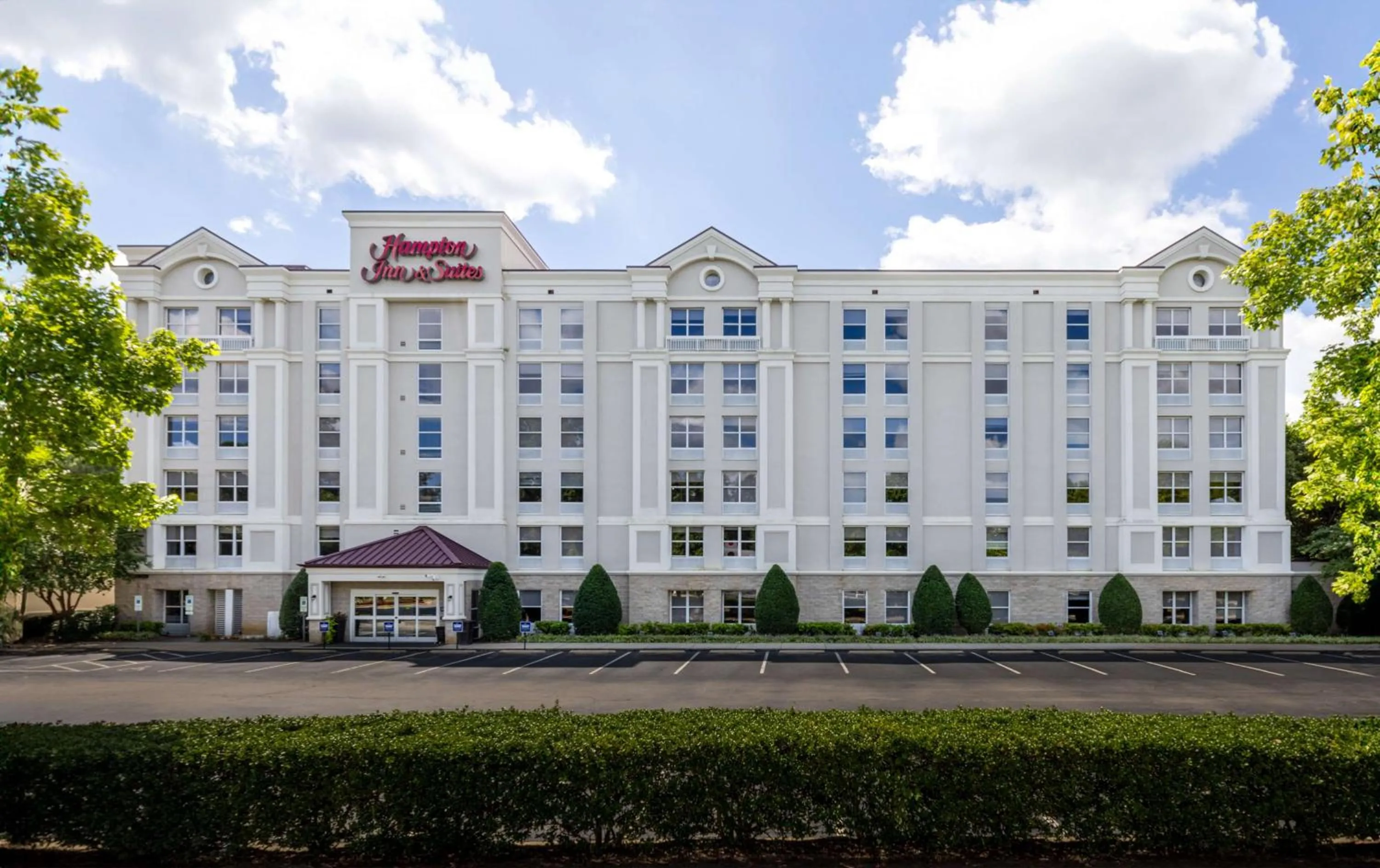 Property building in Hampton Inn & Suites Raleigh Cary Lenovo Center
