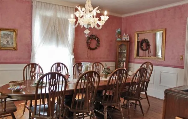 Dining area in Belle Aire Mansion Guest House
