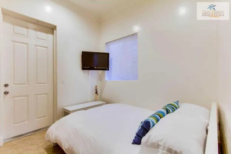 Property building, Bed in 200-Surf Stars Penthouse