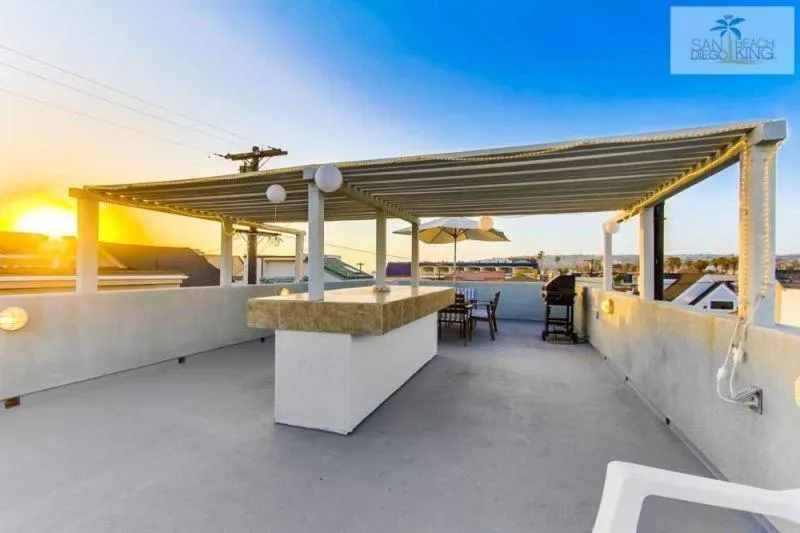 Property building in 200-Surf Stars Penthouse