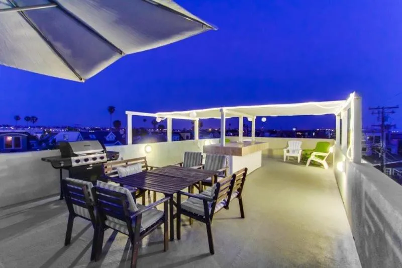 Property building in 199-Surf Stars Combo