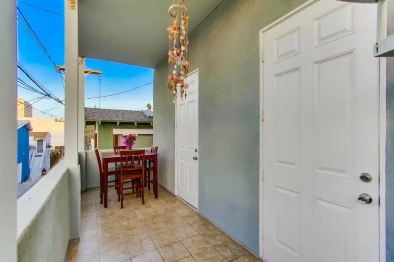 Property building in 199-Surf Stars Combo