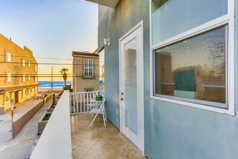 Property building in 199-Surf Stars Combo