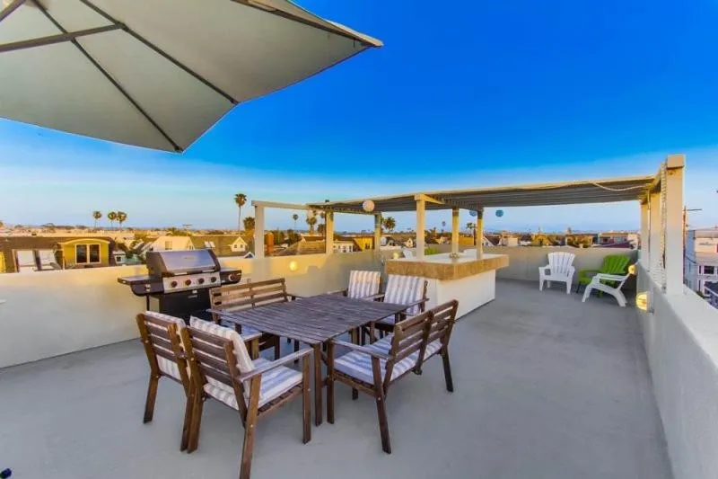 Property building in 199-Surf Stars Combo