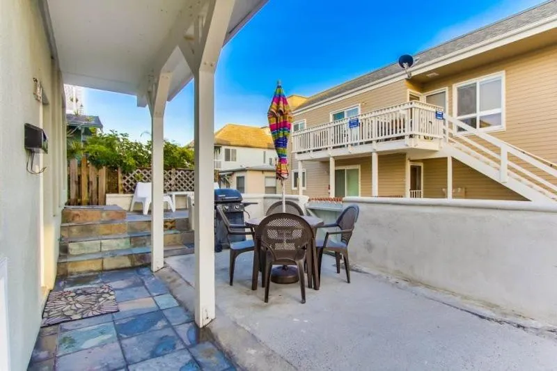 Property building in 199-Surf Stars Combo