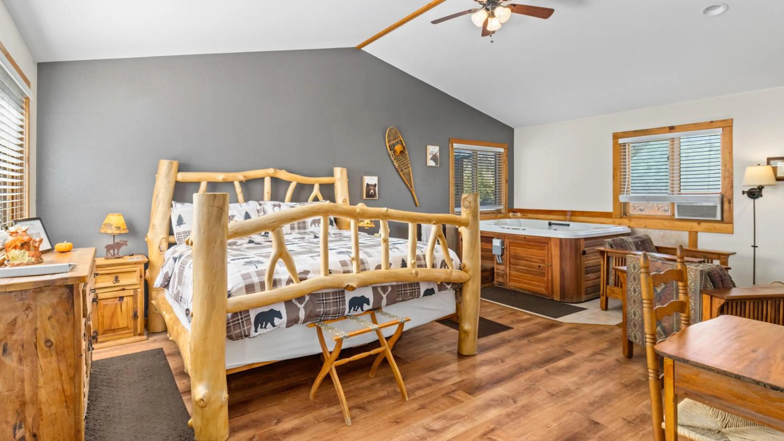 Bed in Mountain Shadows Resort