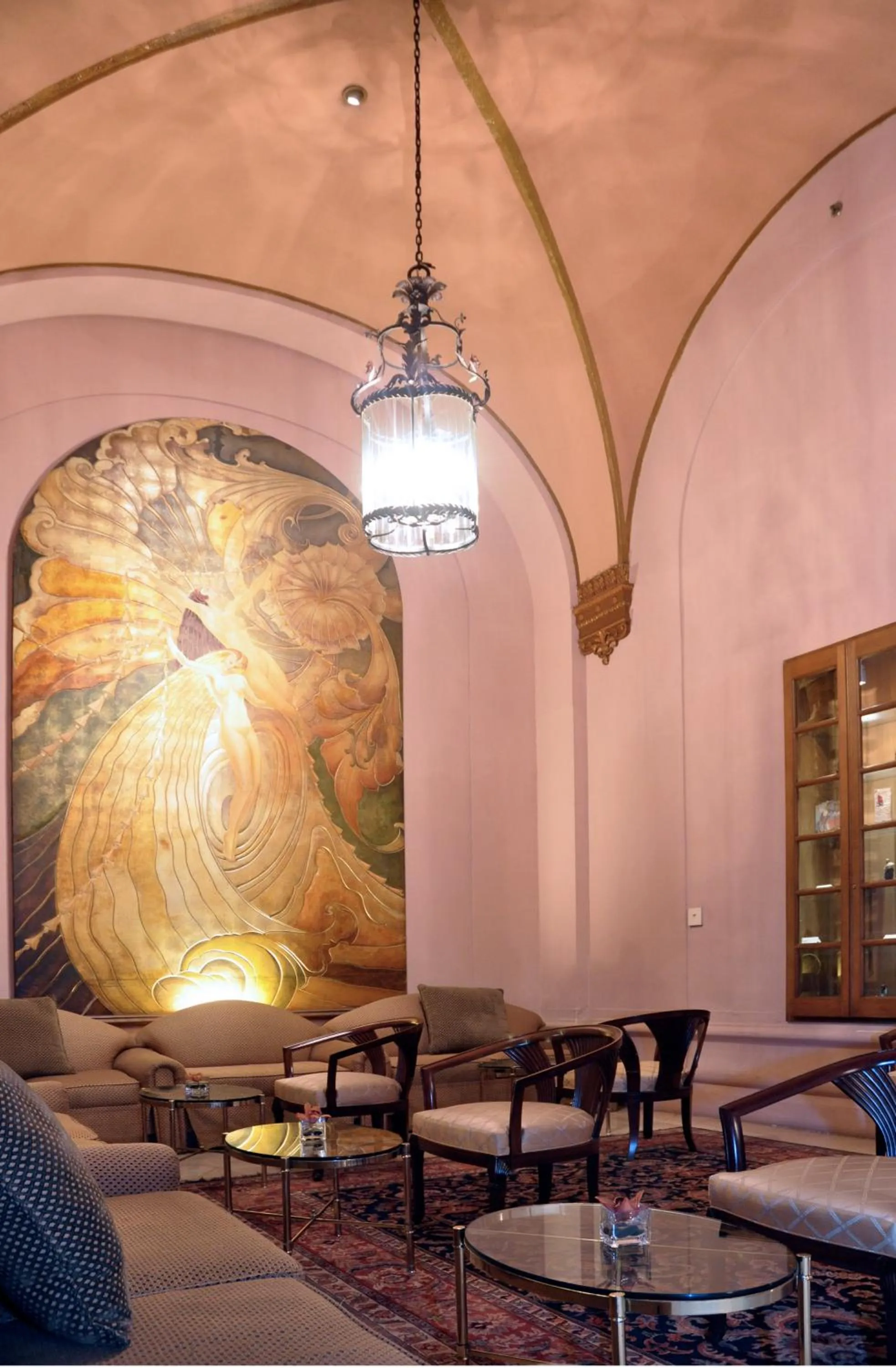 Lounge or bar in The Biltmore Los Angeles