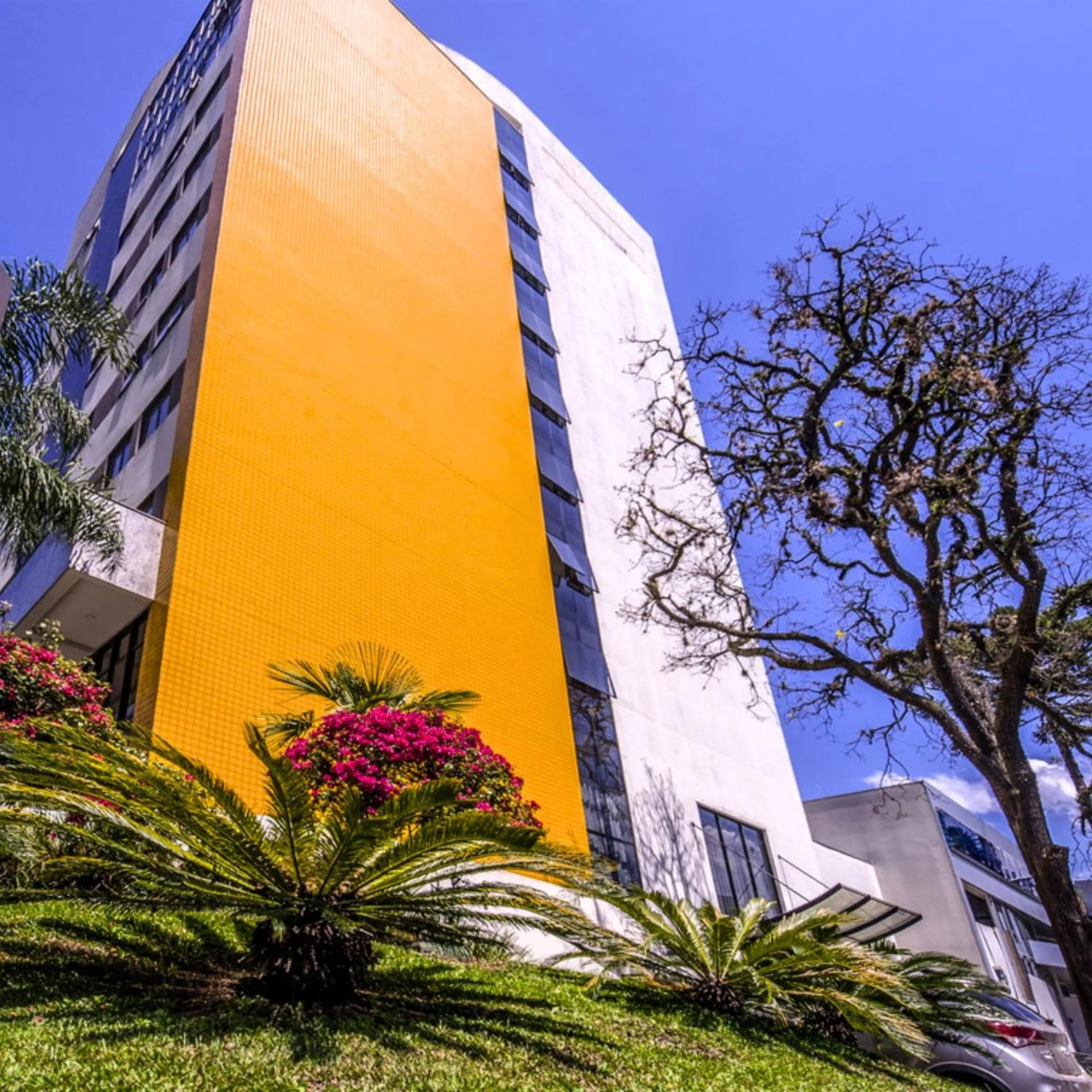 Property building in Hotel Euro Suite Curitiba Batel By Nacional Inn