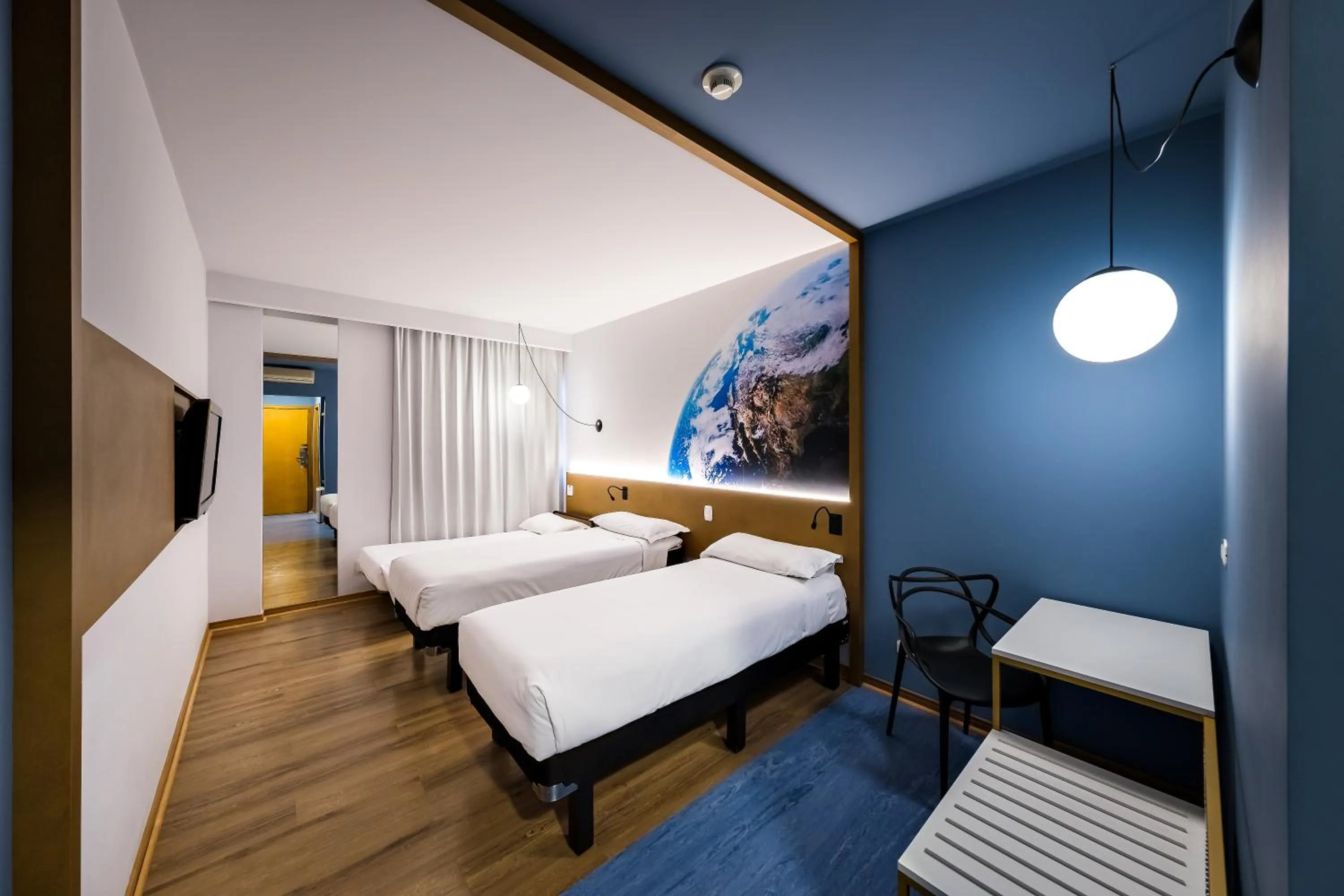 Photo of the whole room, Bed in Hotel Euro Suite Curitiba Batel By Nacional Inn