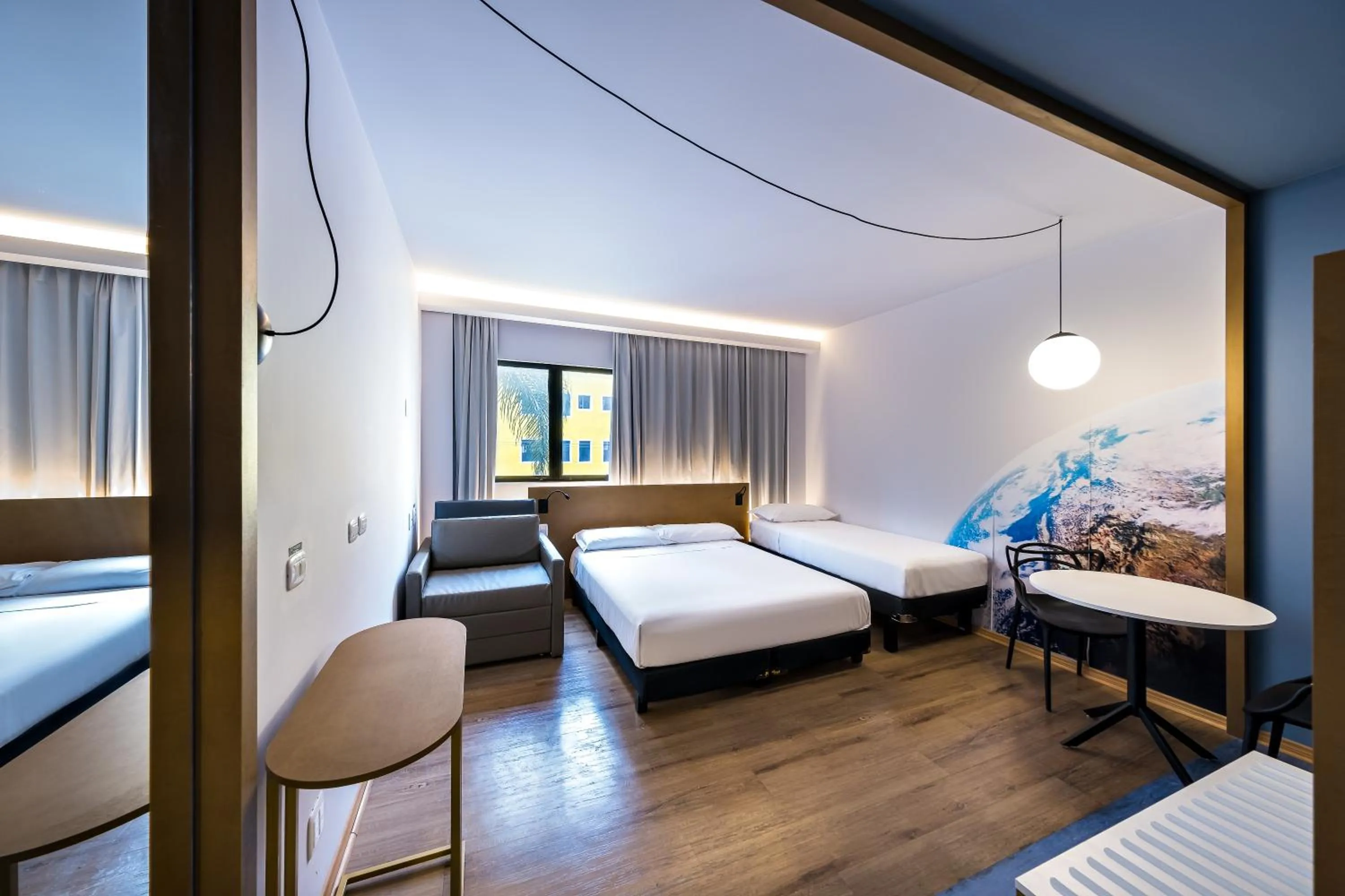 Photo of the whole room, Bed in Hotel Euro Suite Curitiba Batel By Nacional Inn