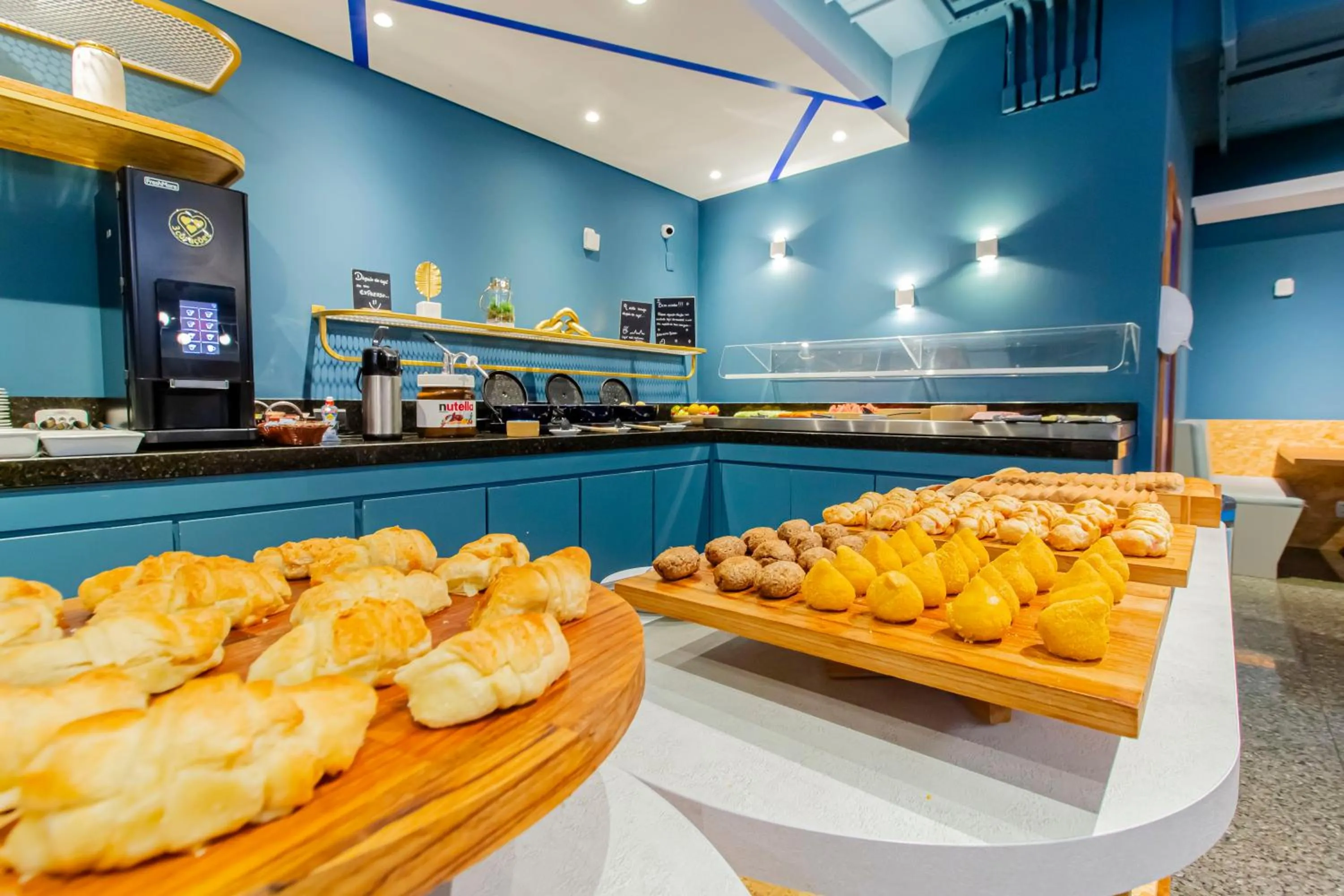 Restaurant/places to eat in Hotel Euro Suite Curitiba Batel By Nacional Inn