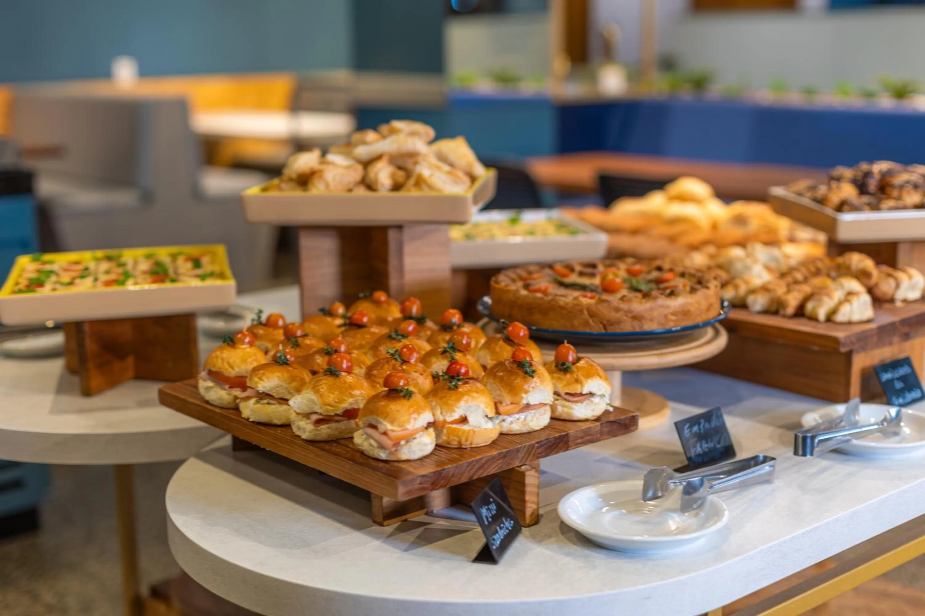 Breakfast in Hotel Euro Suite Curitiba Batel By Nacional Inn