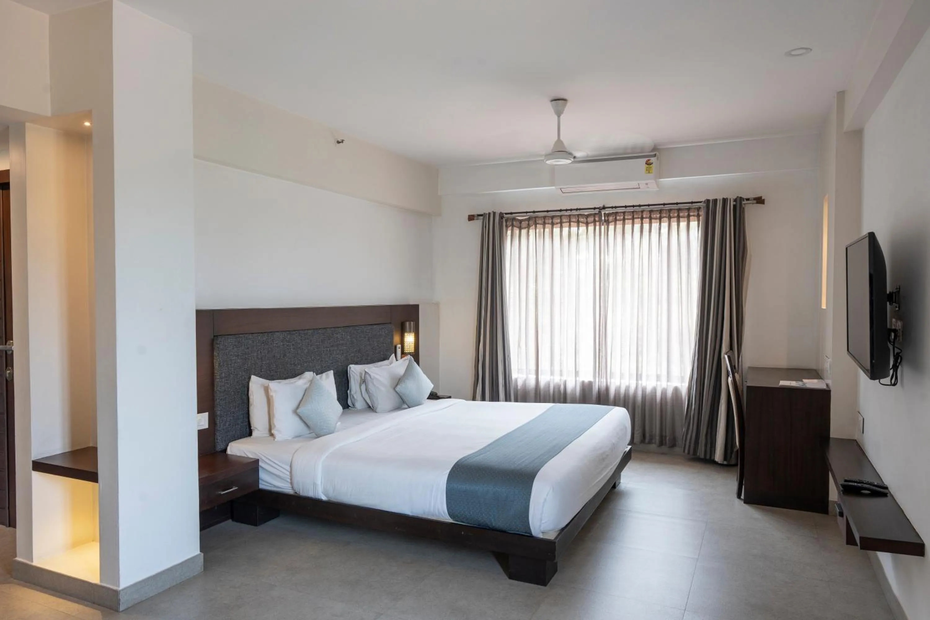 Communal lounge/ TV room, Bed in Copper Folia