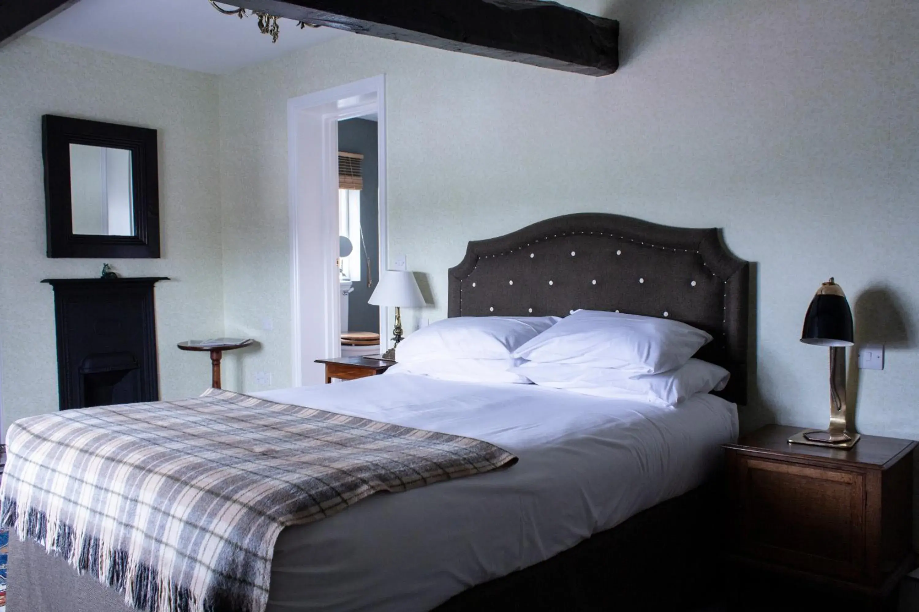 Double Room - single occupancy in The Carden Arms Double Room - single occupancy in The Carden Arms