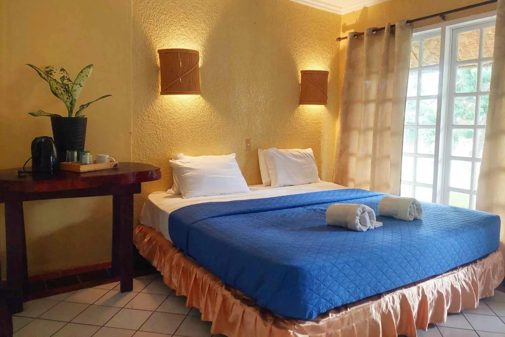 Bed in Estaca Bay Gardens Conference Resort powered by Cocotel