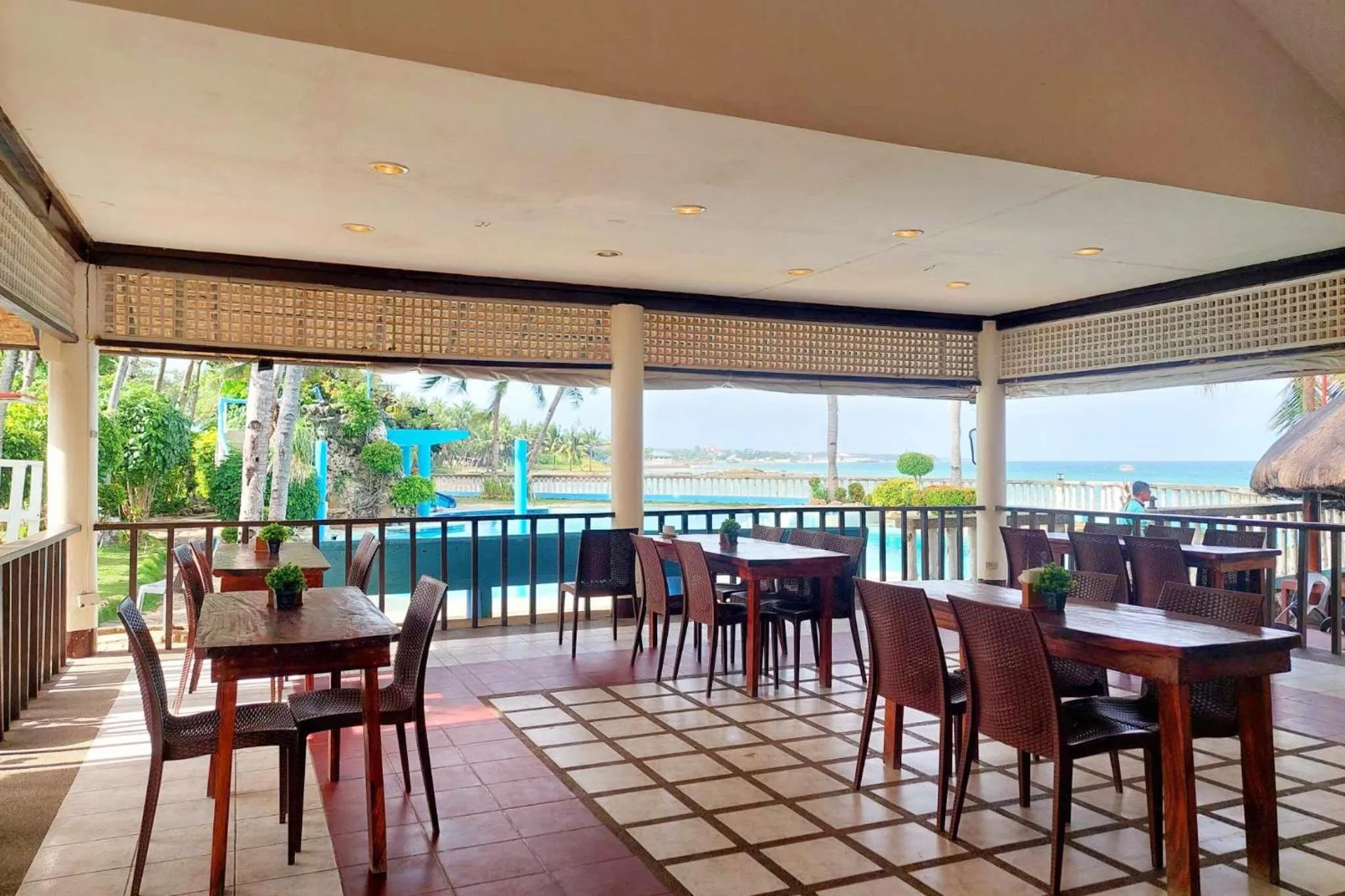 Restaurant/places to eat in Estaca Bay Gardens Conference Resort powered by Cocotel