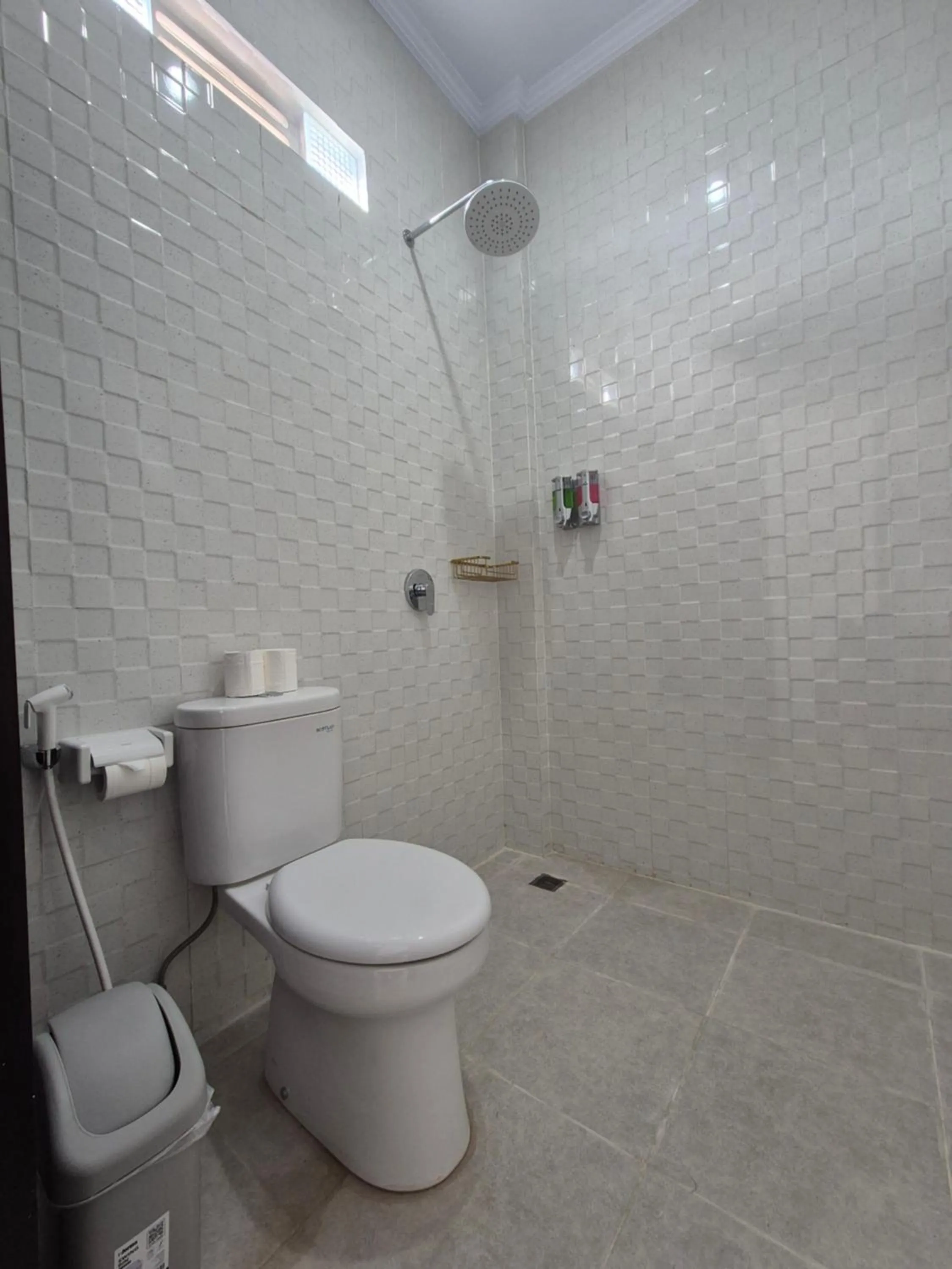 Shower in Laksmi Guest House