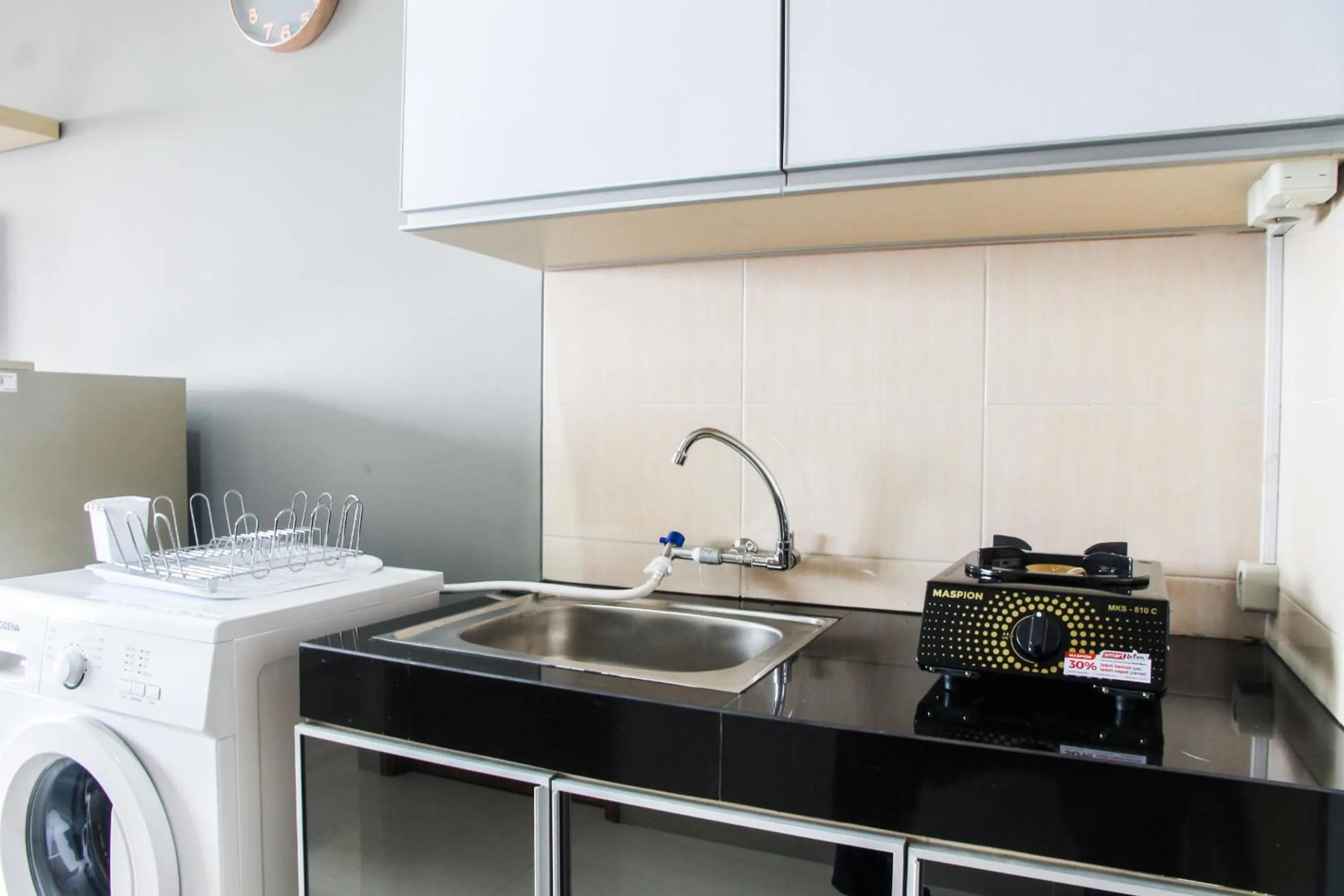 Modern and Cozy Studio Room The Oasis Cikarang Apartment By Travelio