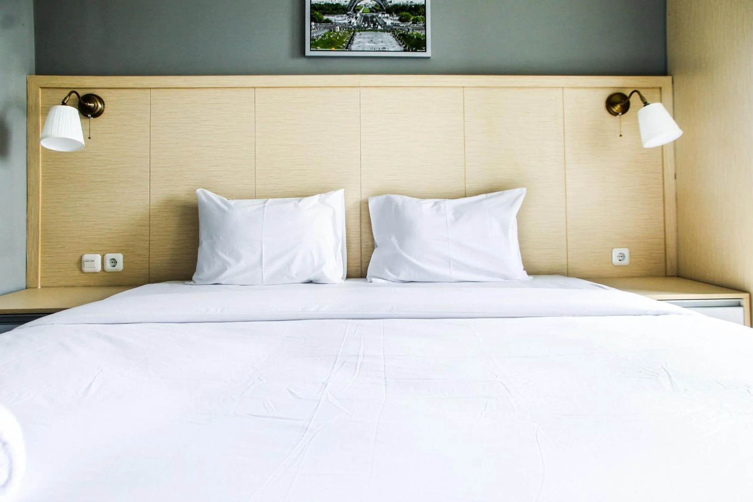 Modern and Cozy Studio Room The Oasis Cikarang Apartment By Travelio