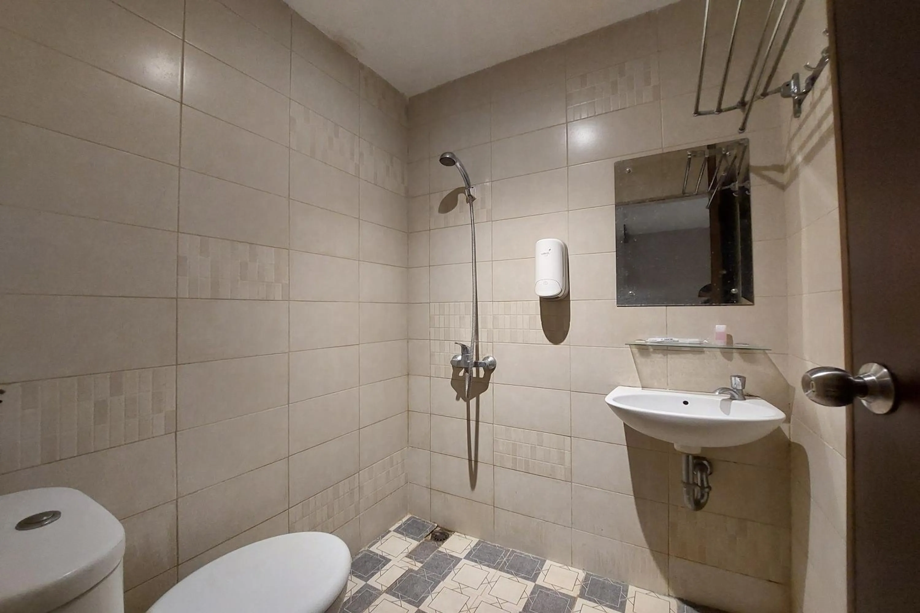 Shower in Hotel Bumi Malaya